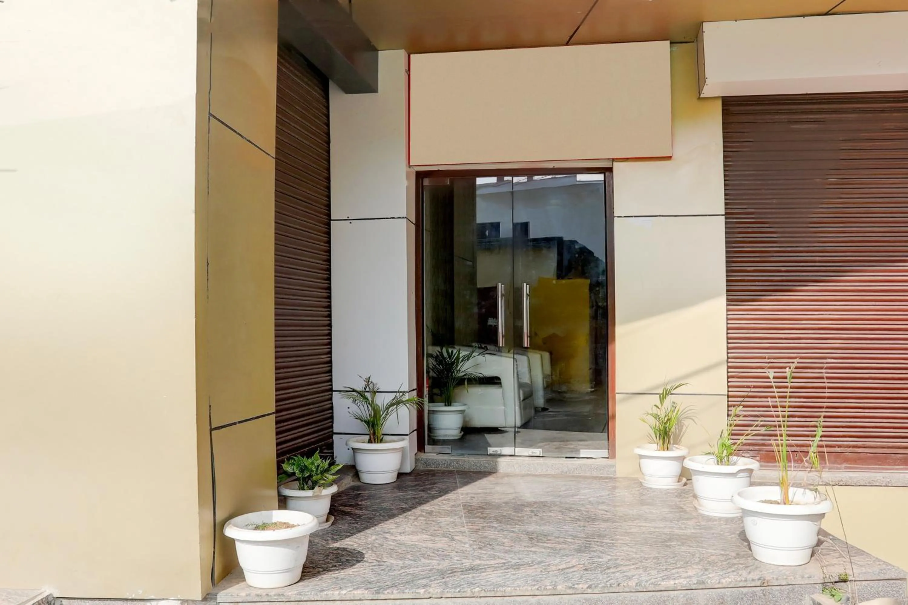 Facade/entrance in Super Hotel O Sankat Mochan Gandhi Nagar