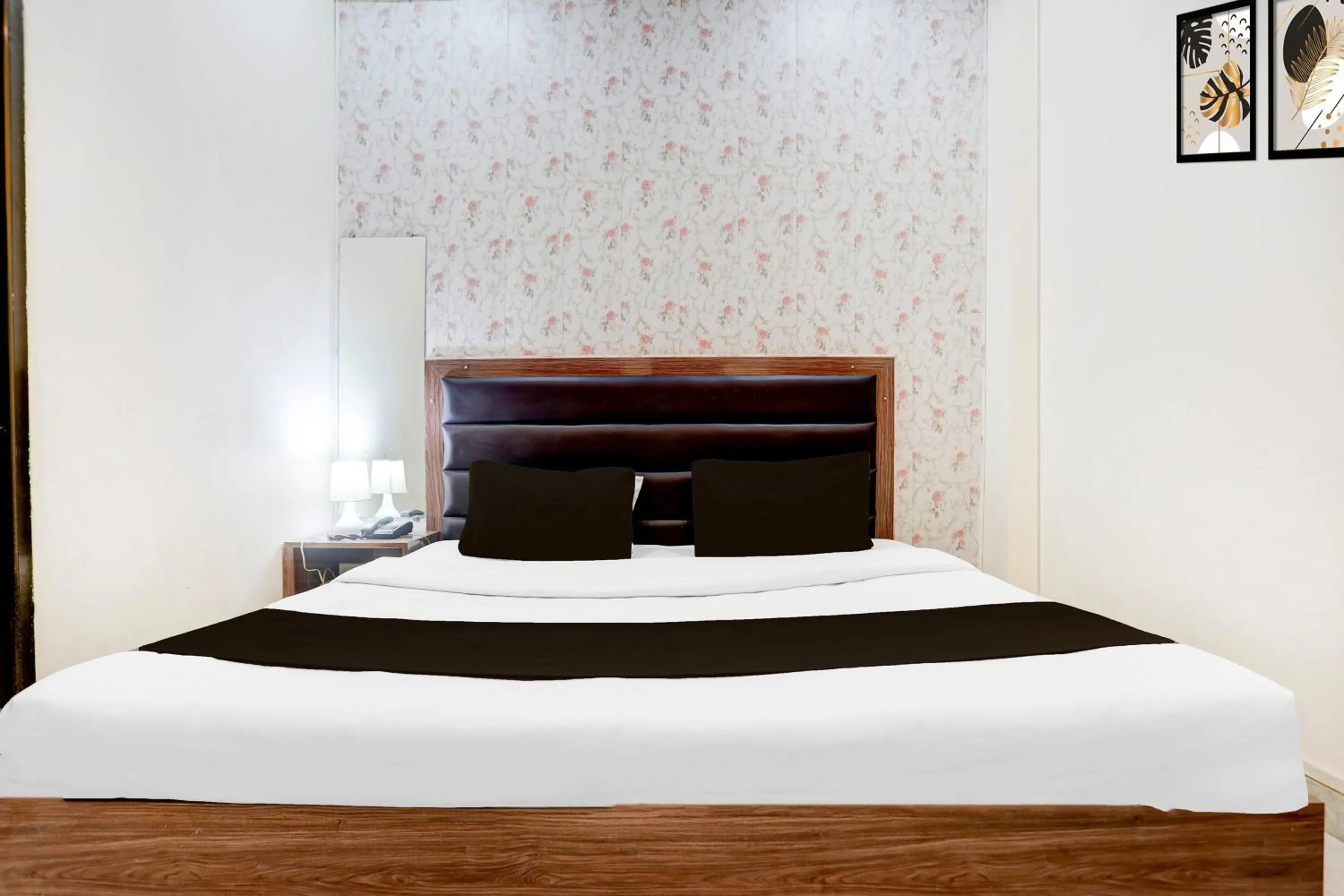 Bedroom, Bed in Super Hotel O Sankat Mochan Gandhi Nagar