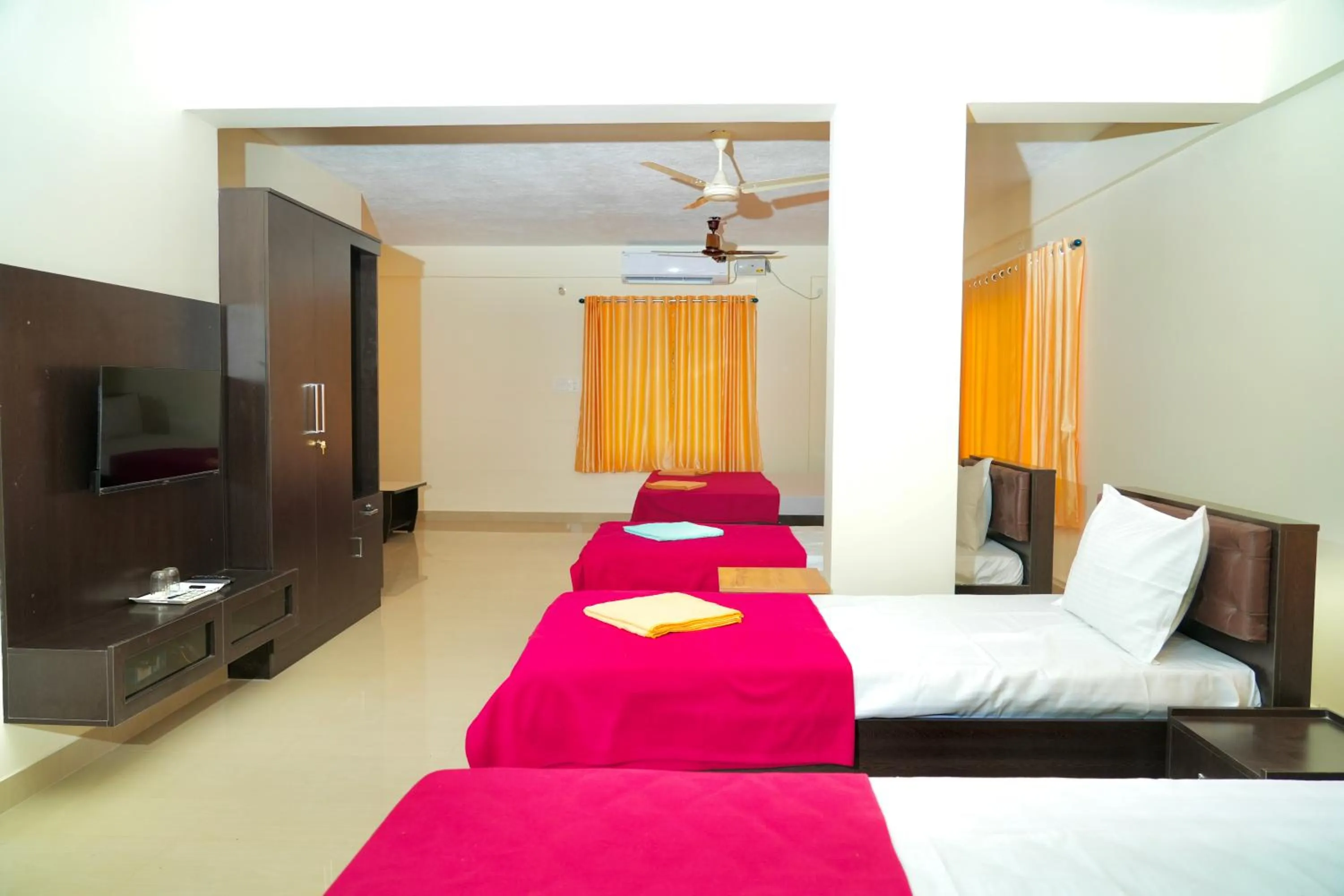 Communal lounge/ TV room, Bed in Shree Swarna Comforts