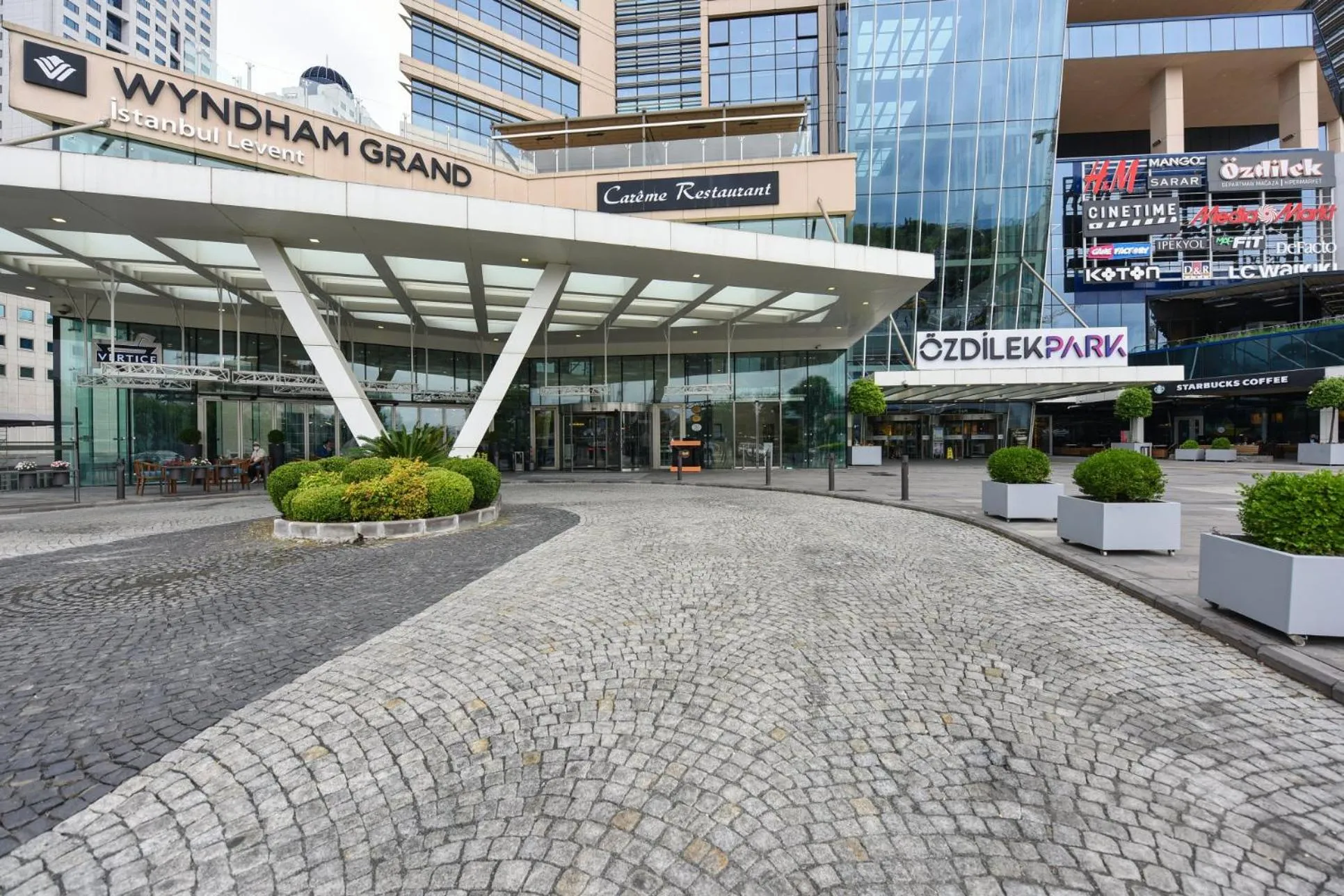 Property building in Wyndham Grand Istanbul Levent Hotel & Conference Center