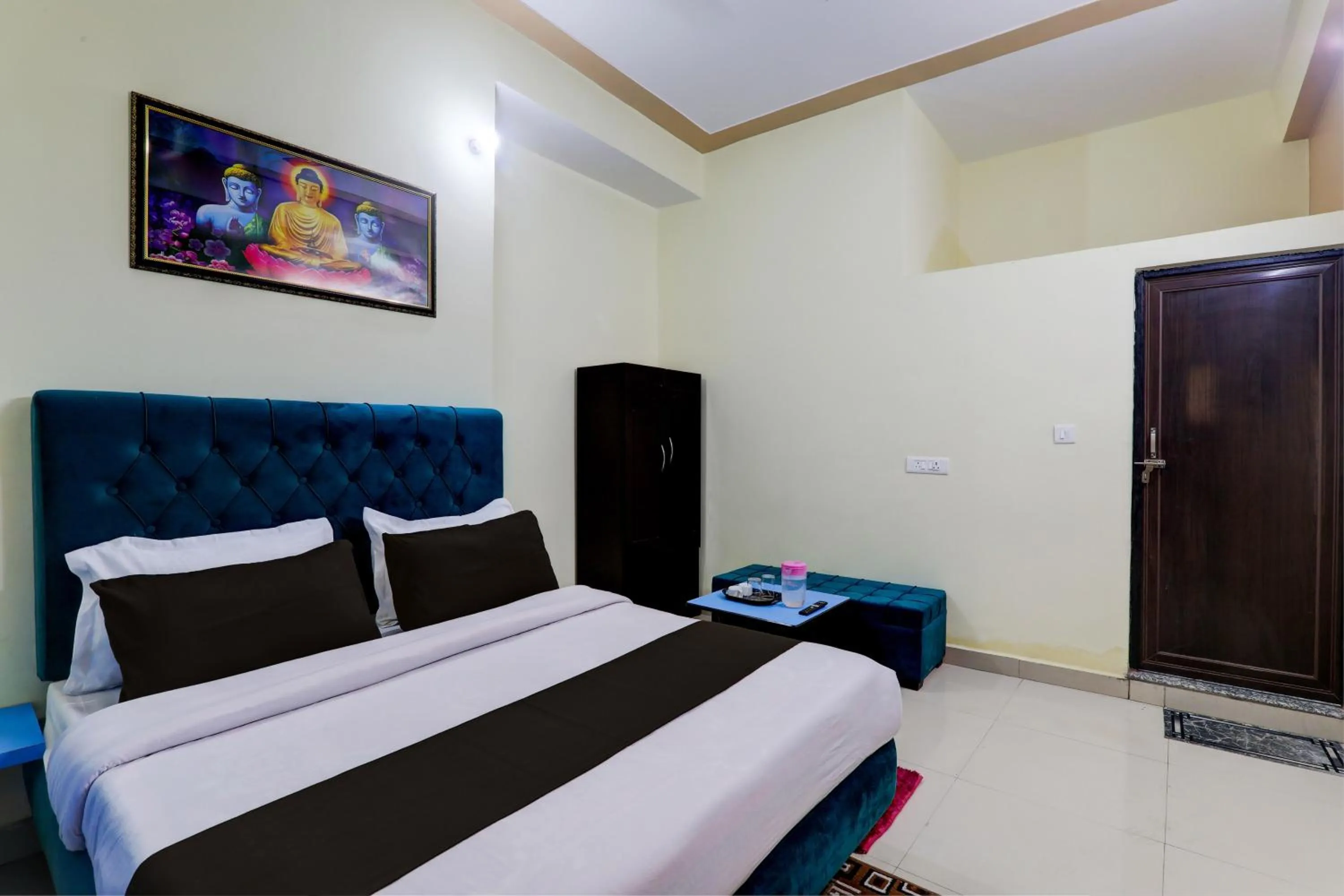 Bedroom, Bed in Hotel O Mauji Inn