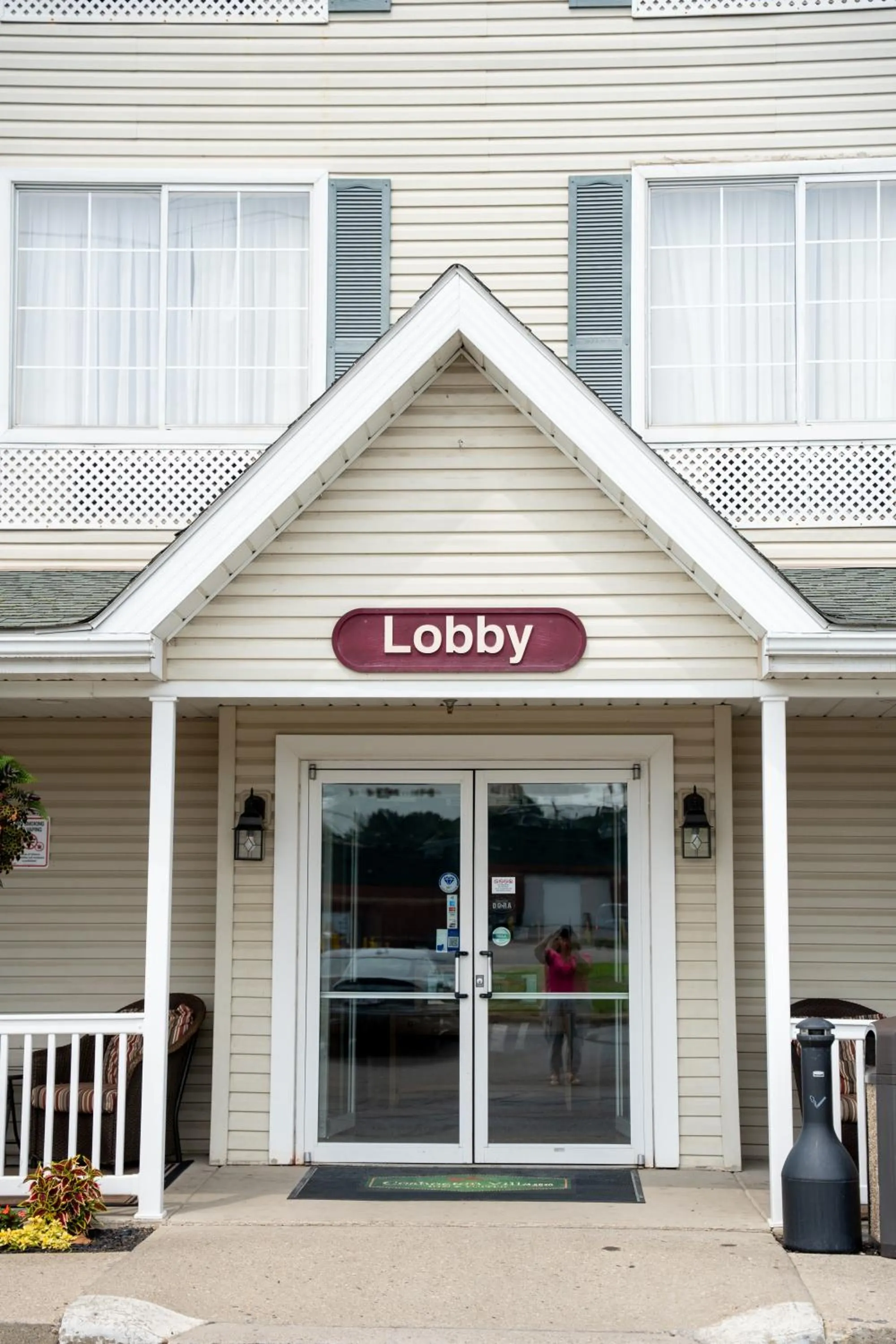 Coshocton Village Inn & Suites