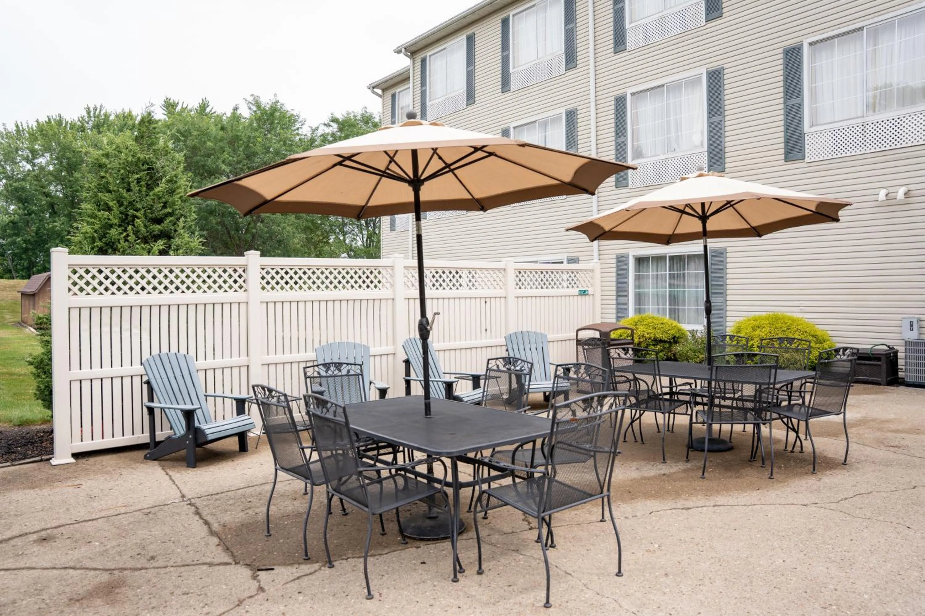Coshocton Village Inn & Suites