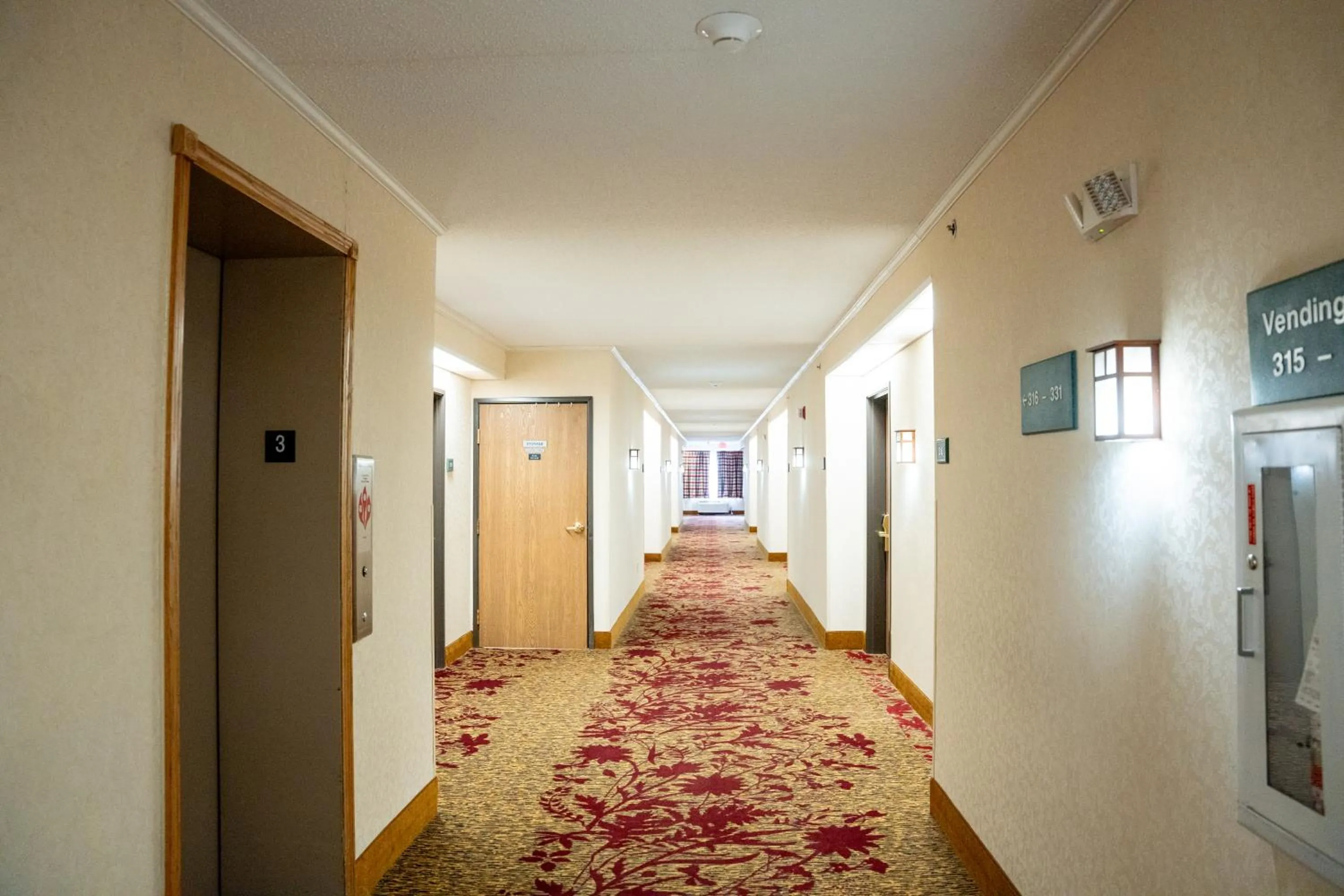 Coshocton Village Inn & Suites