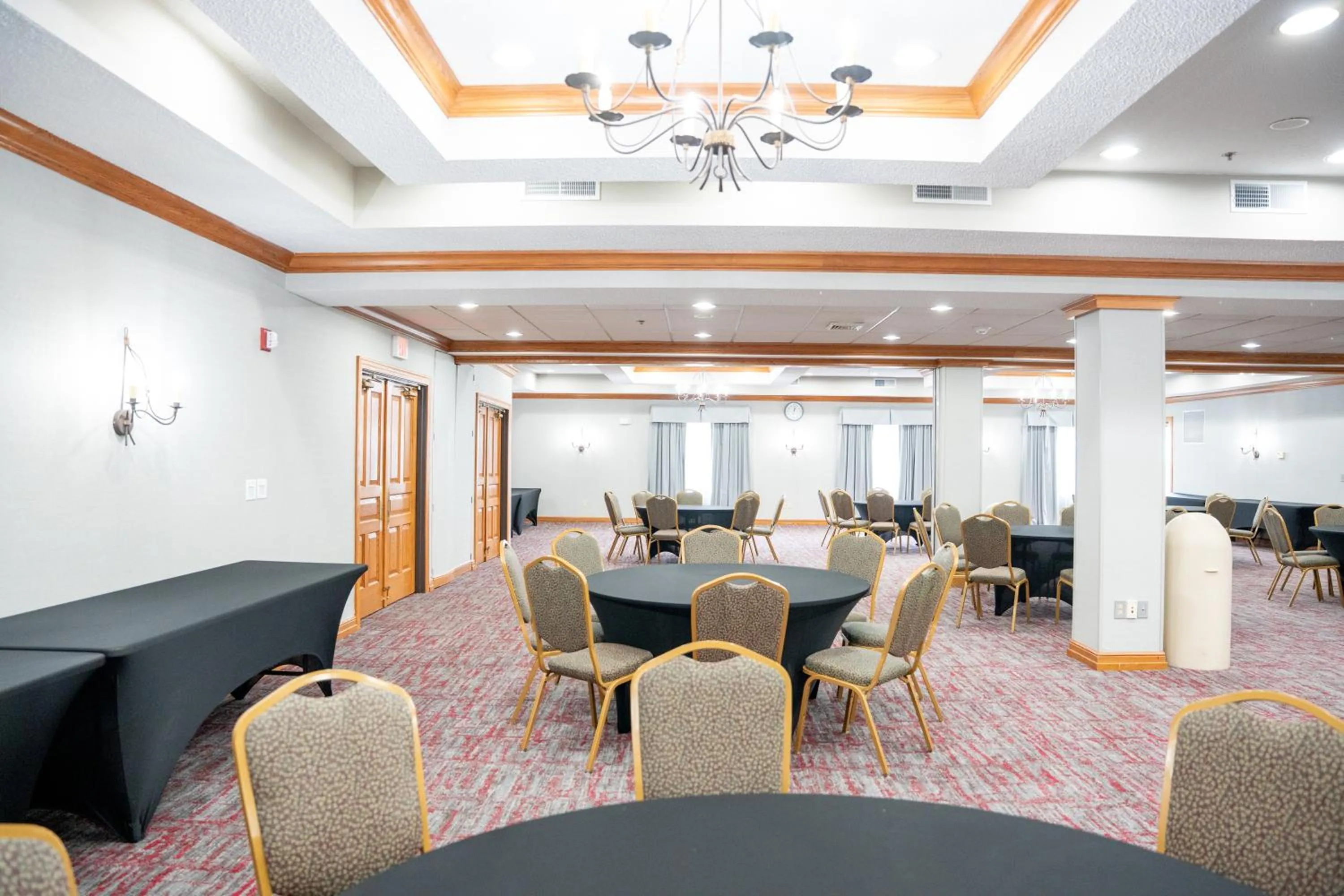 Coshocton Village Inn & Suites