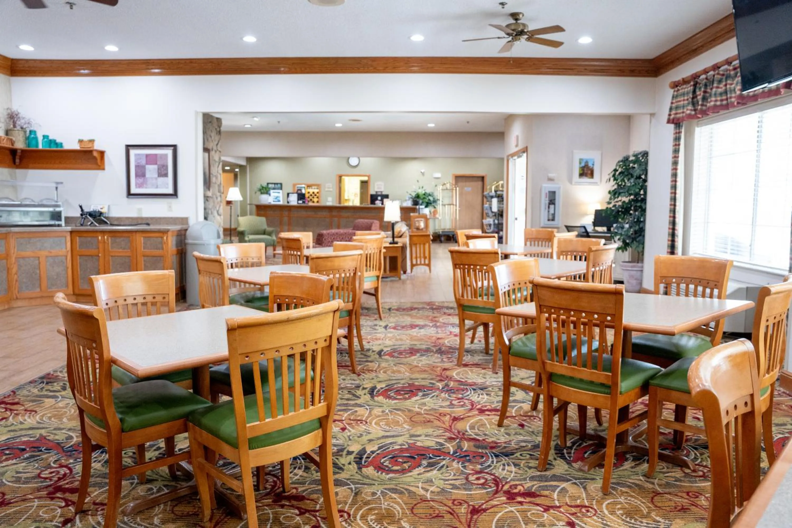 Coshocton Village Inn & Suites