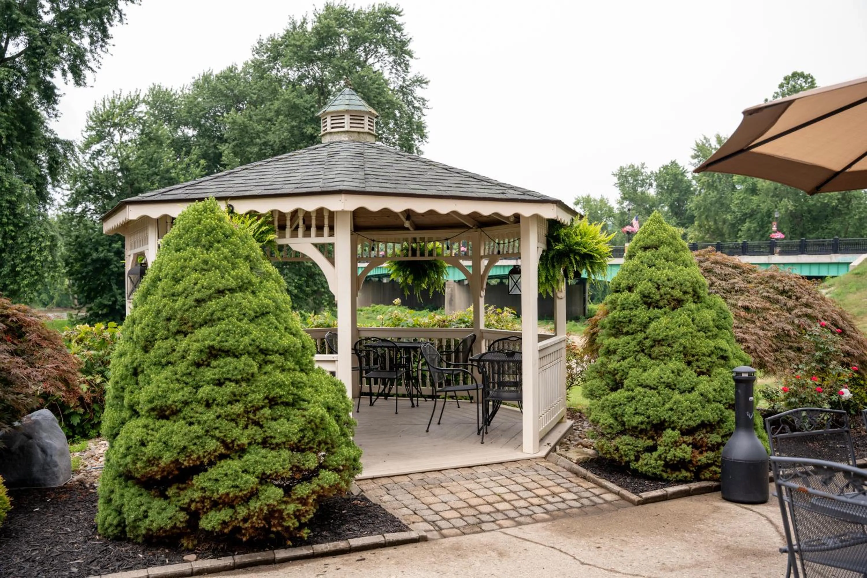 Coshocton Village Inn & Suites