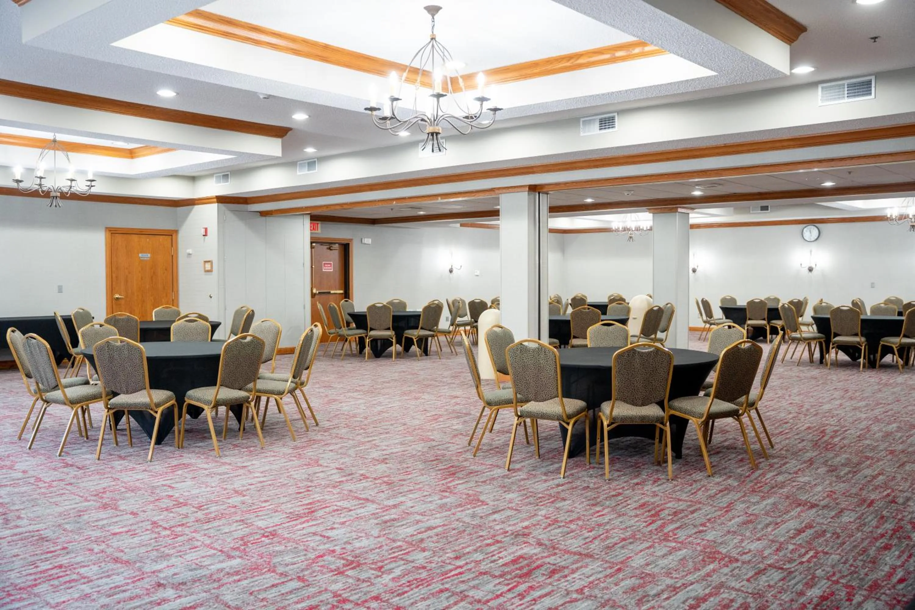 Coshocton Village Inn & Suites