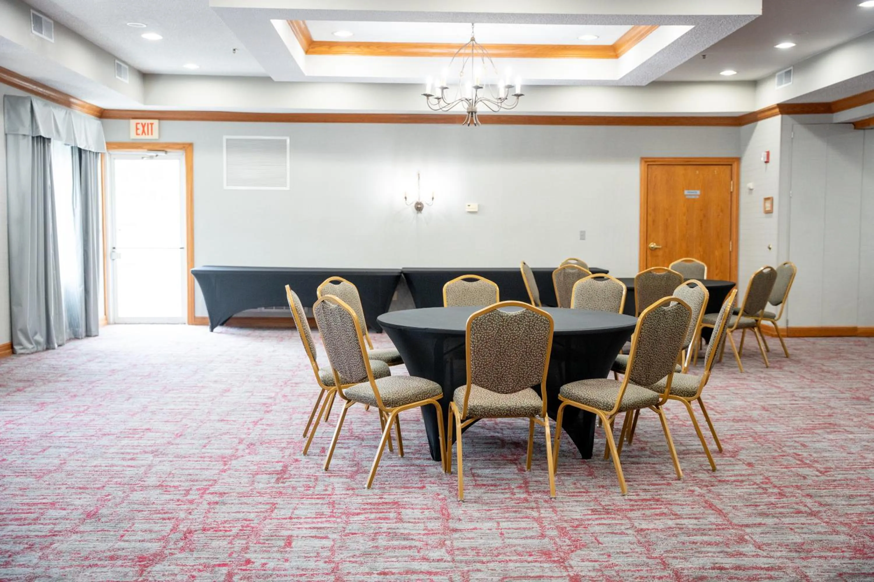 Coshocton Village Inn & Suites