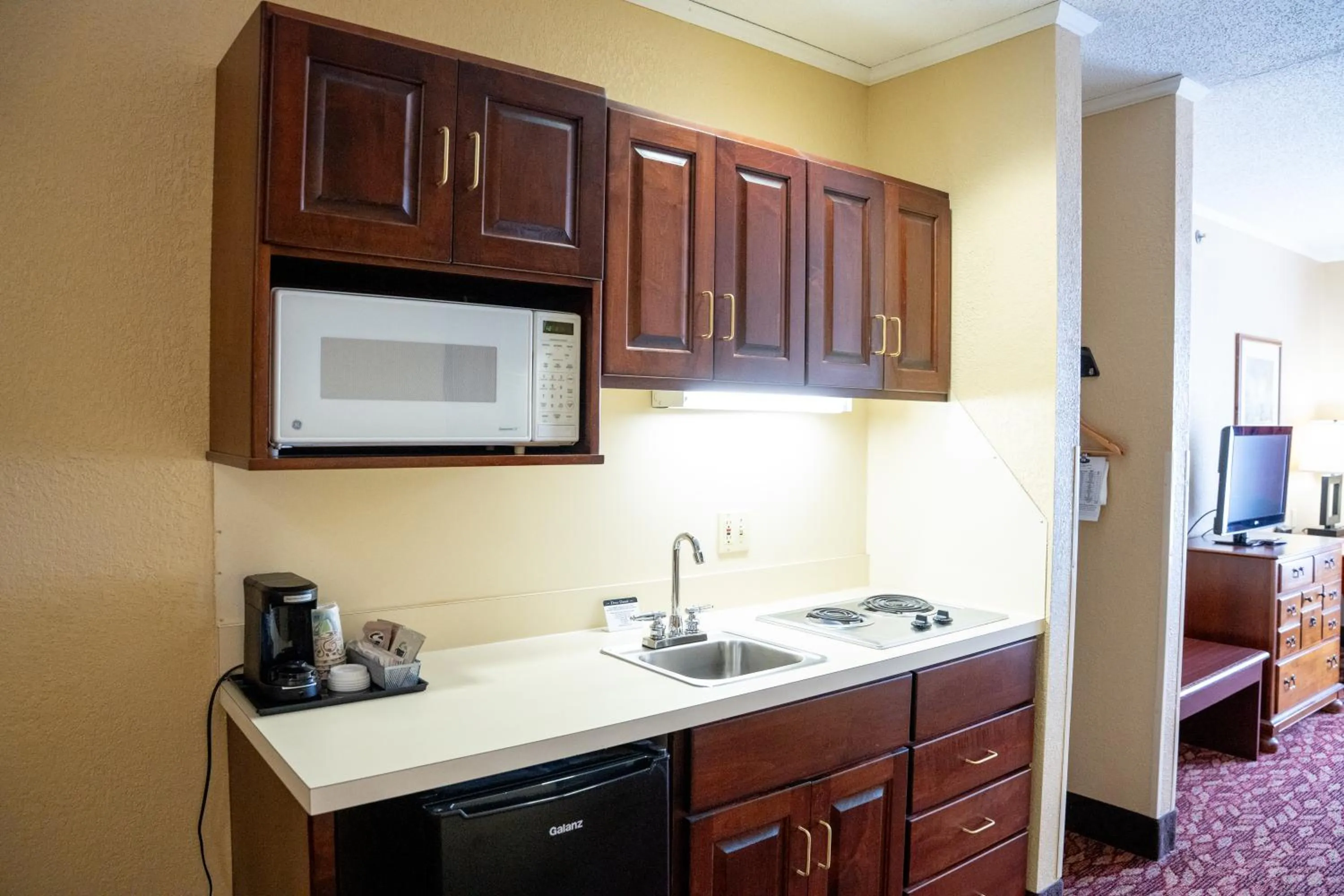 Coshocton Village Inn & Suites