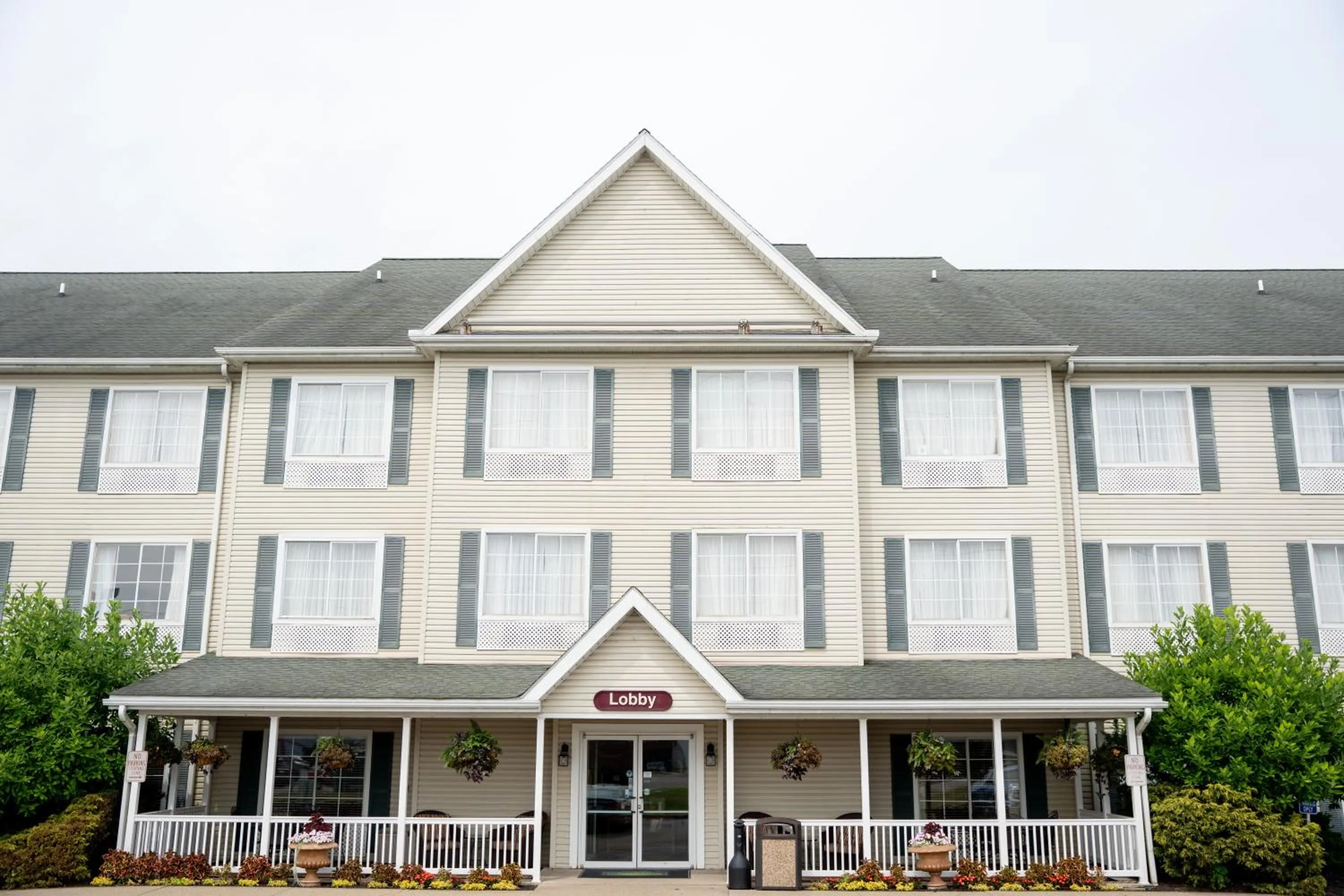 Property building in Coshocton Village Inn & Suites