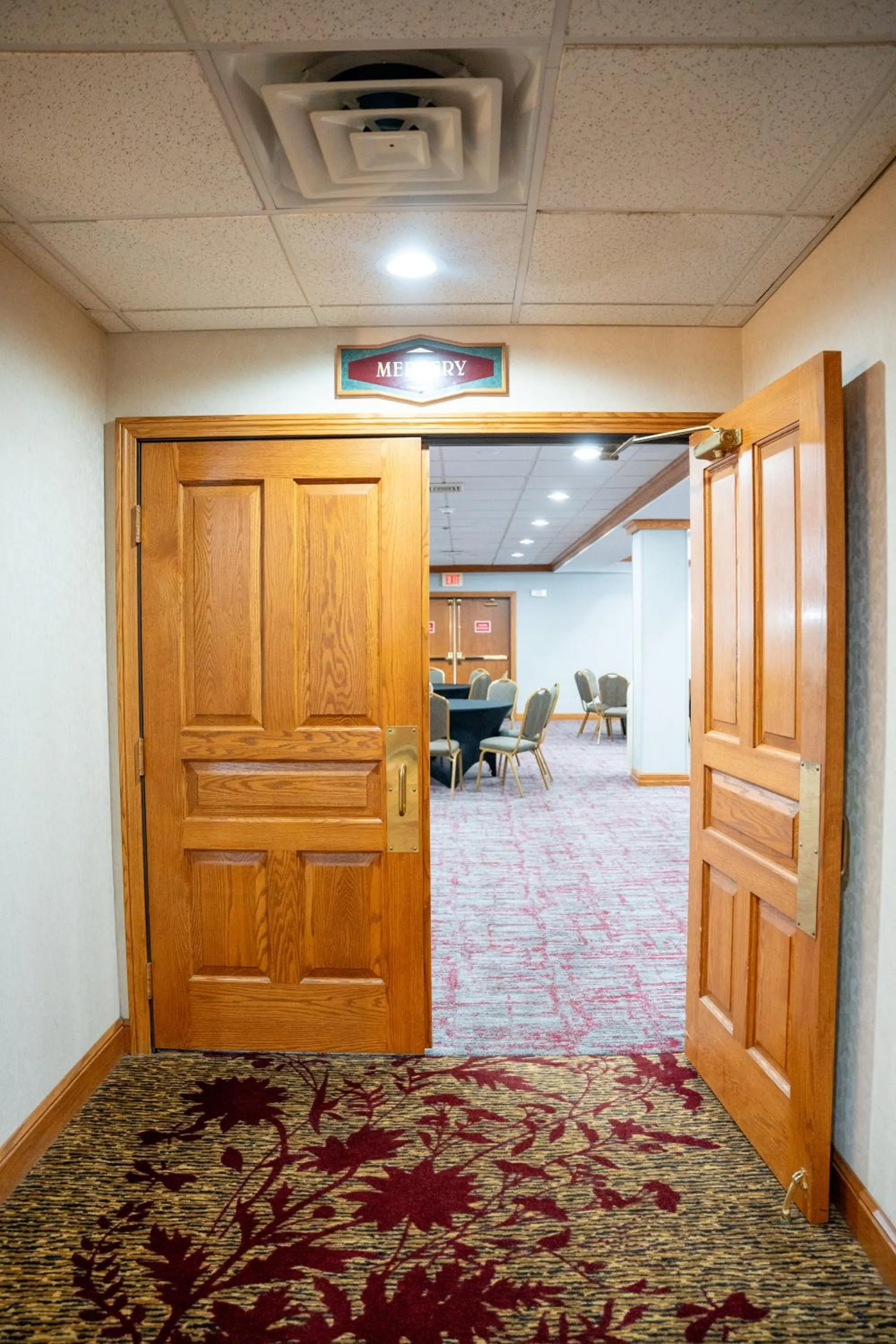 Coshocton Village Inn & Suites