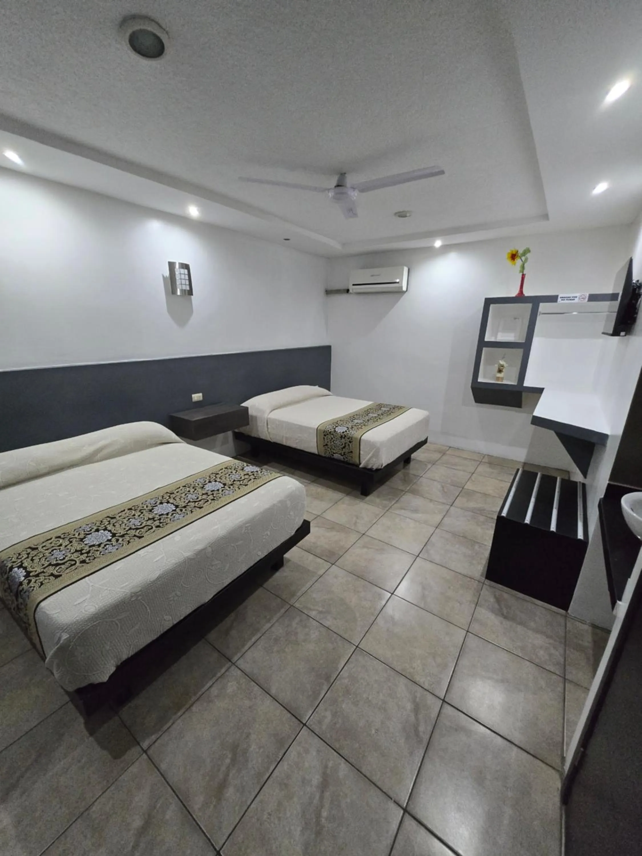 Bed in Hotel Raga Inn