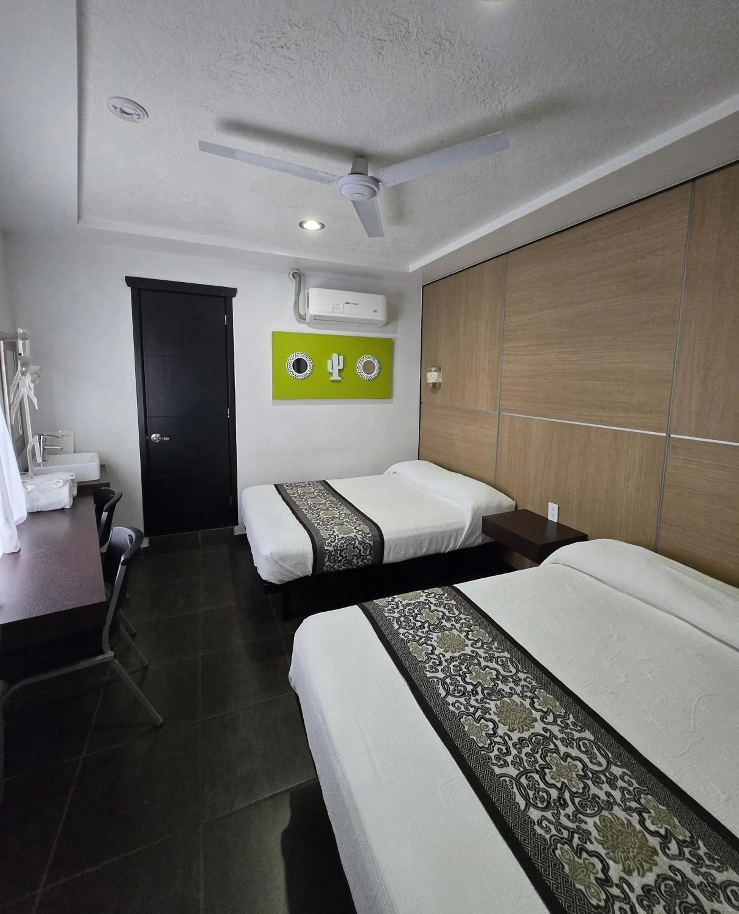 Bed in Hotel Raga Inn