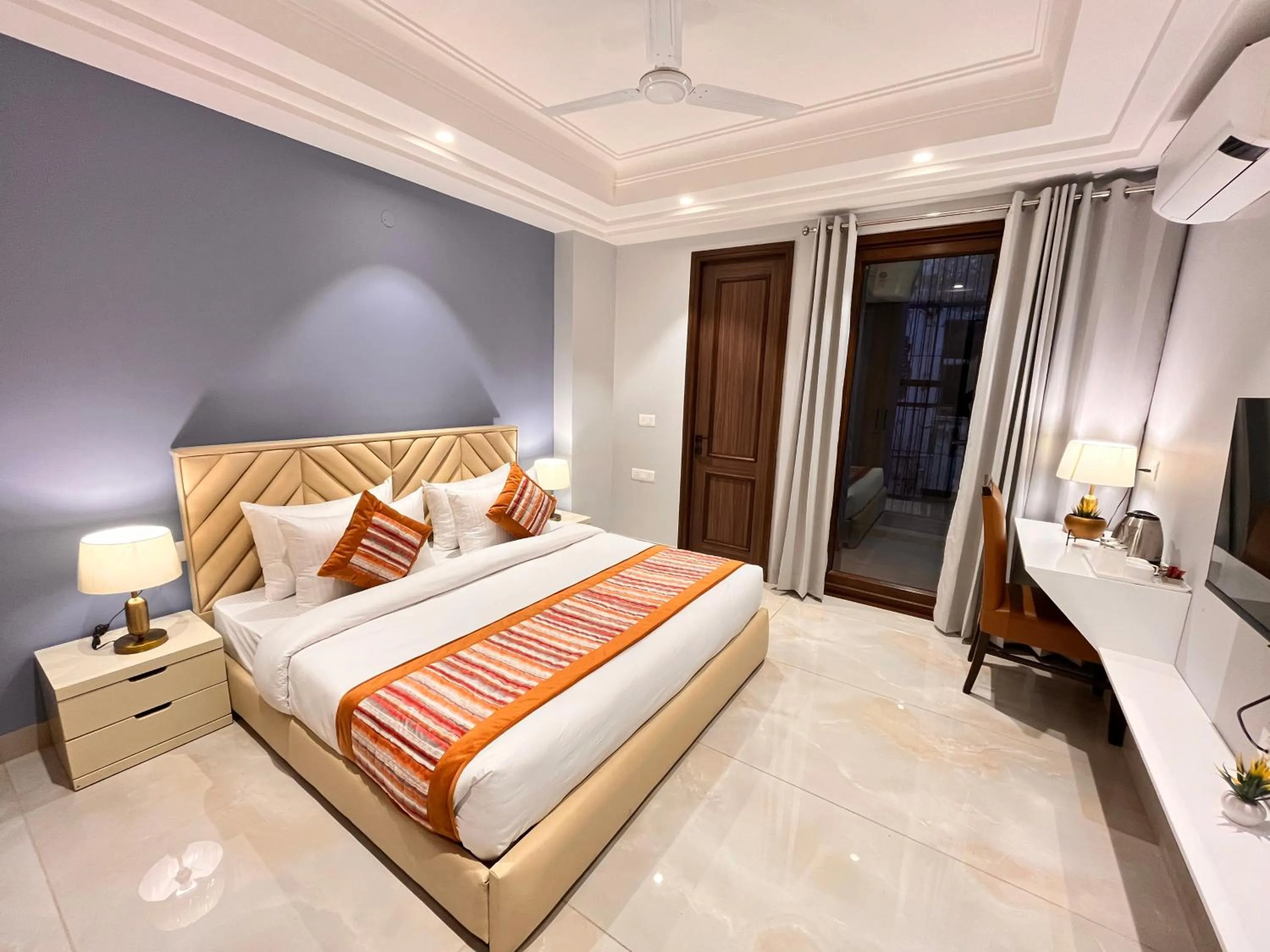 Bed in Hotel South Ex Residency - South Ex near AIIMS Delhi - Couple Friendly