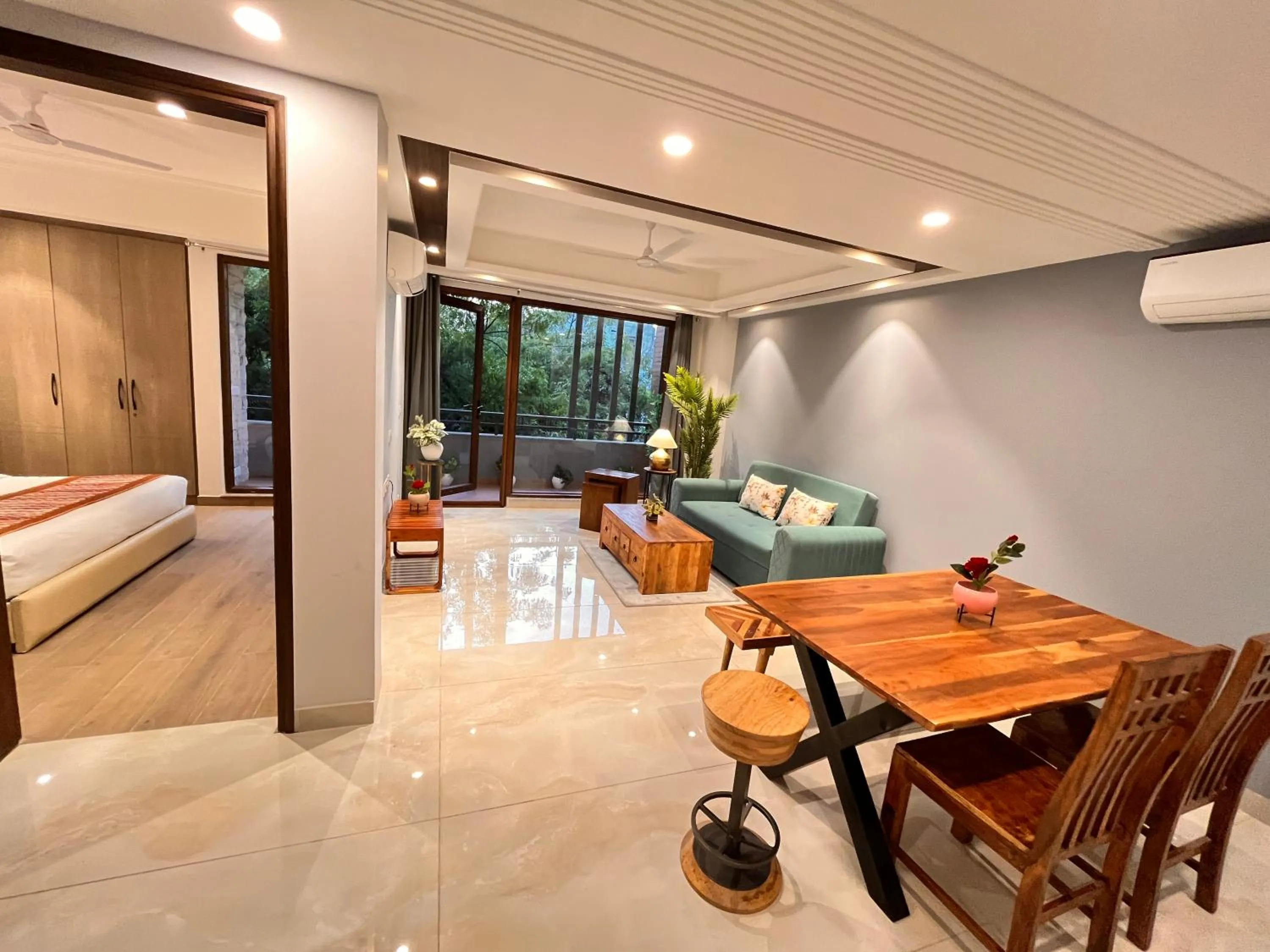 Bed in Hotel South Ex Residency - South Ex near AIIMS Delhi - Couple Friendly