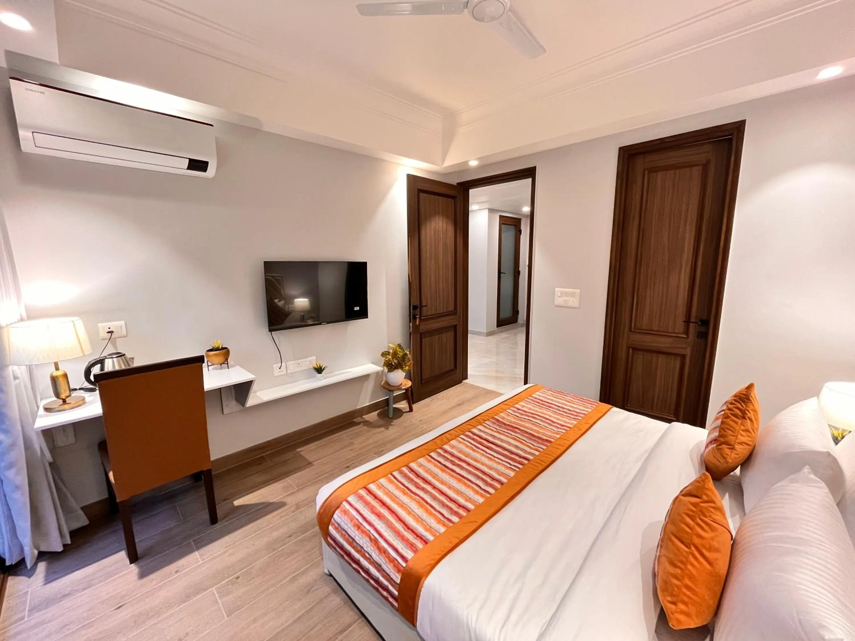 Bed in Hotel South Ex Residency - South Ex near AIIMS Delhi - Couple Friendly