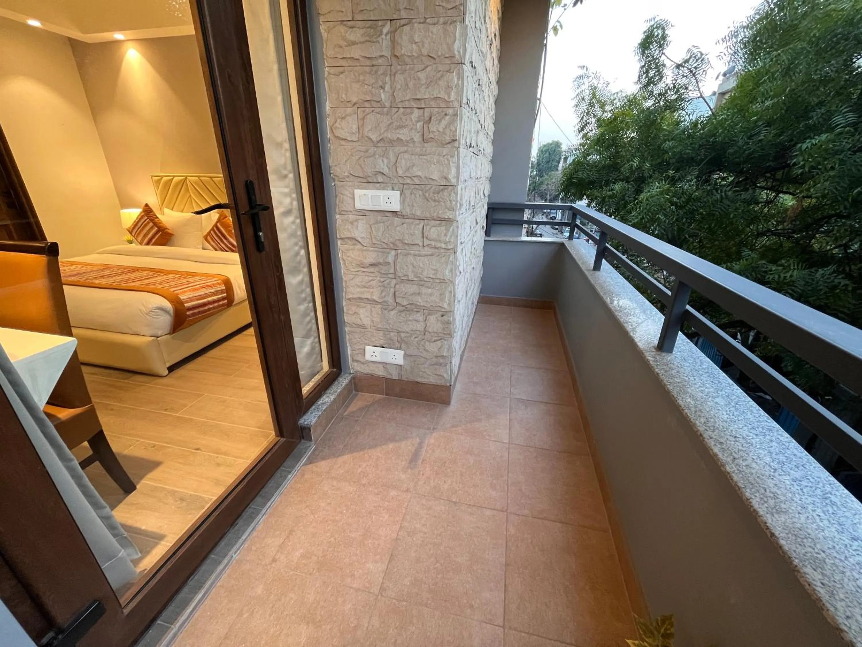 Bed in Hotel South Ex Residency - South Ex near AIIMS Delhi - Couple Friendly