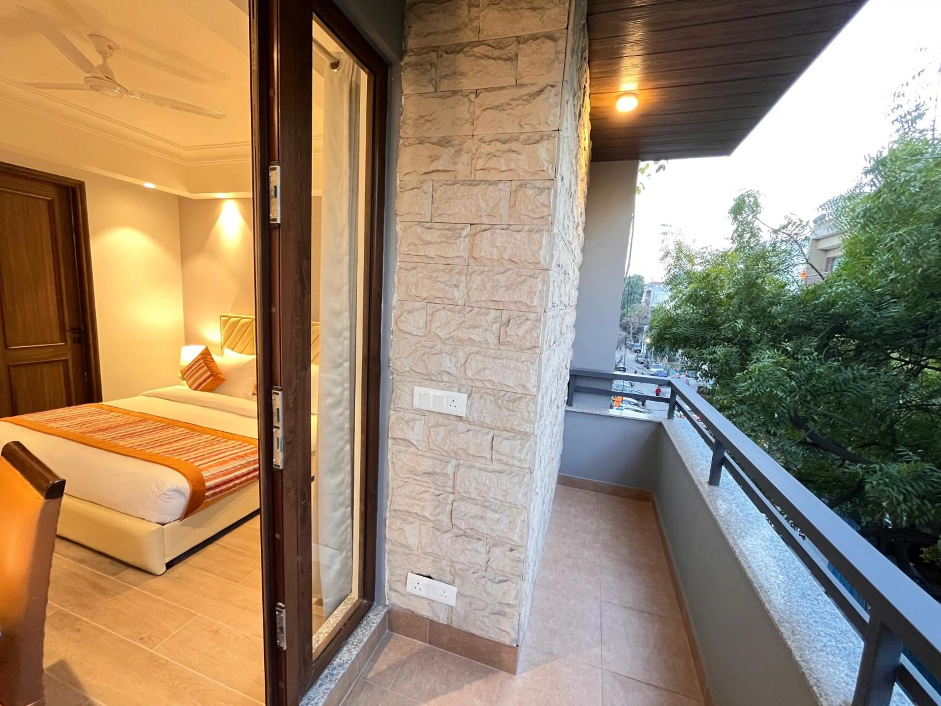 Bed in Hotel South Ex Residency - South Ex near AIIMS Delhi - Couple Friendly