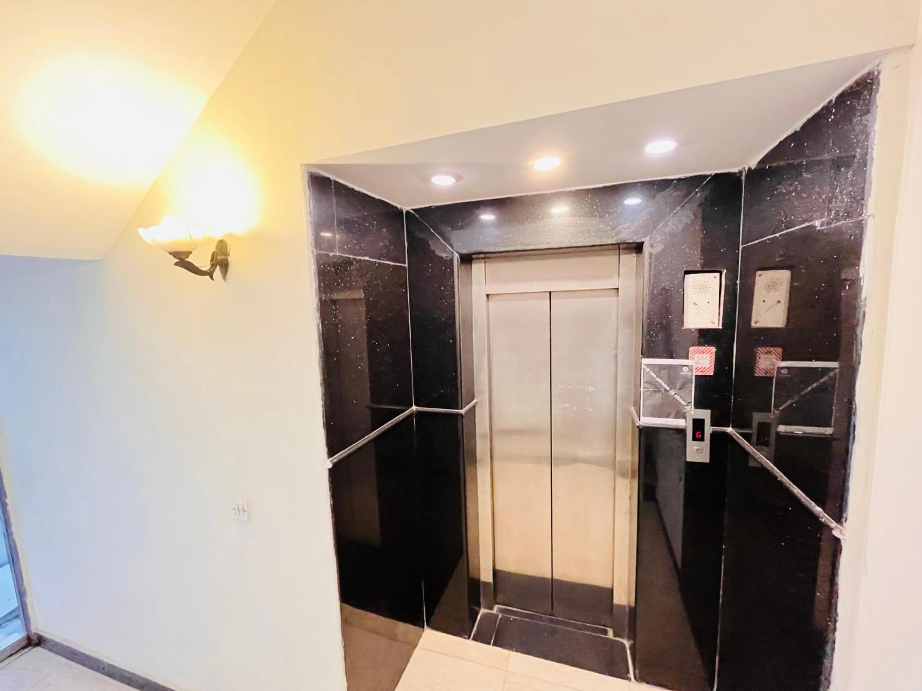 Property building in Hotel South Ex Residency - South Ex near AIIMS Delhi - Couple Friendly