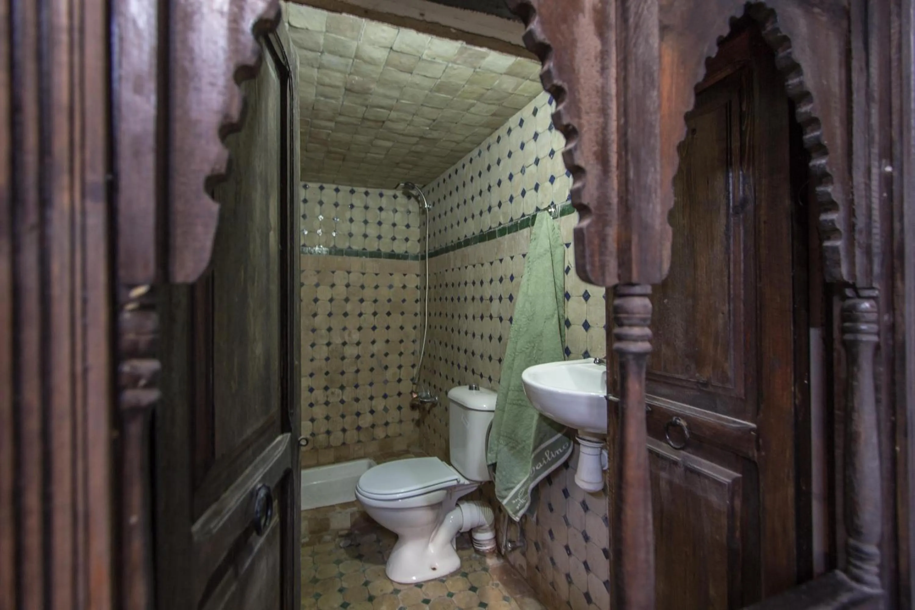 Shower in Dar Chourouk