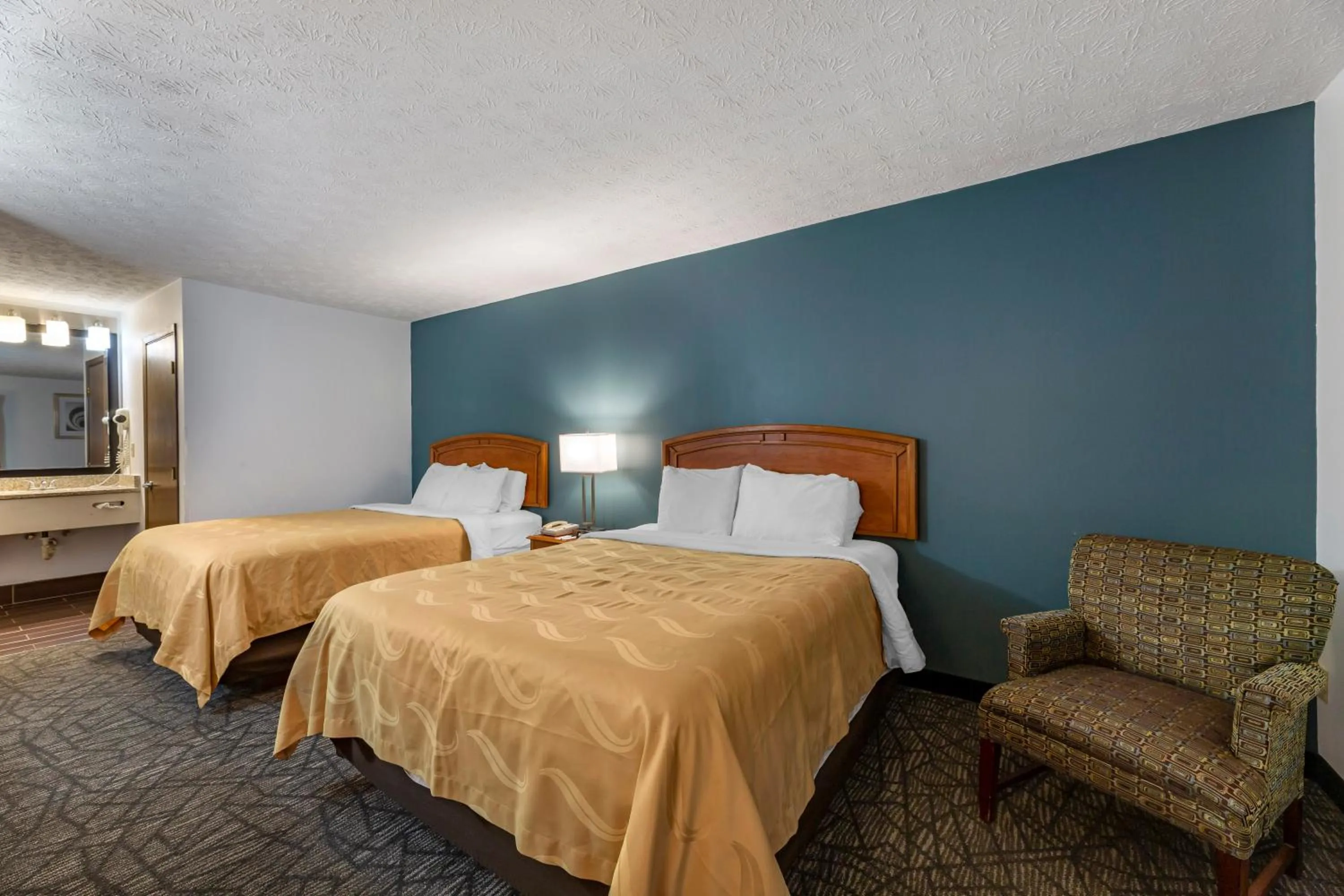 View (from property/room), Bed in Quality Inn Austintown-Youngstown West