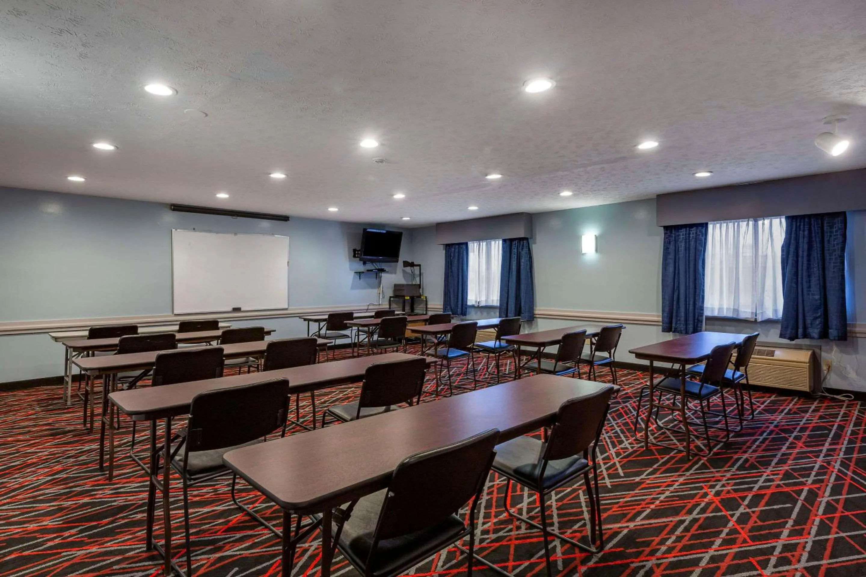 Meeting/conference room in Quality Inn Austintown-Youngstown West