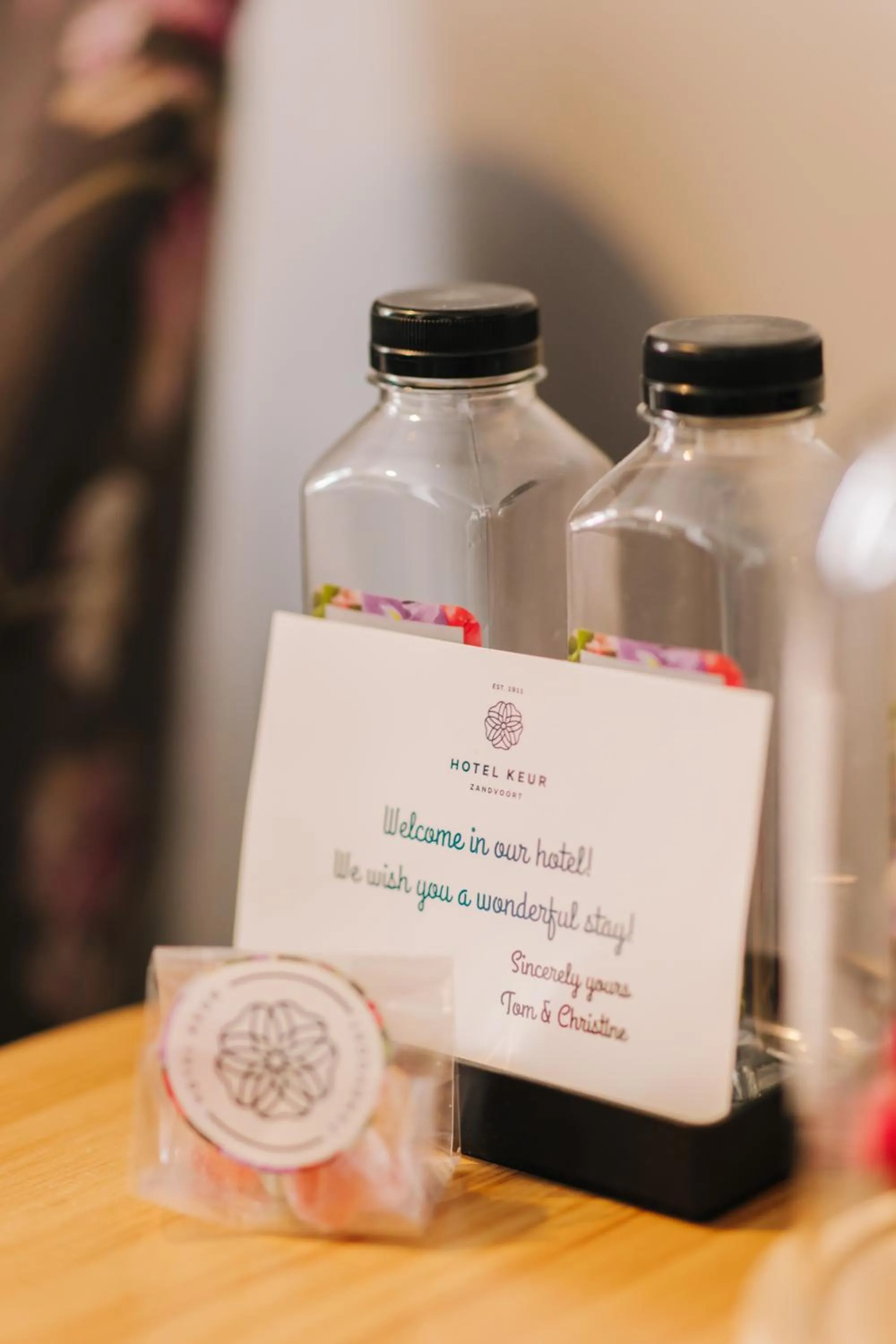 Text overlay in Hotel Keur