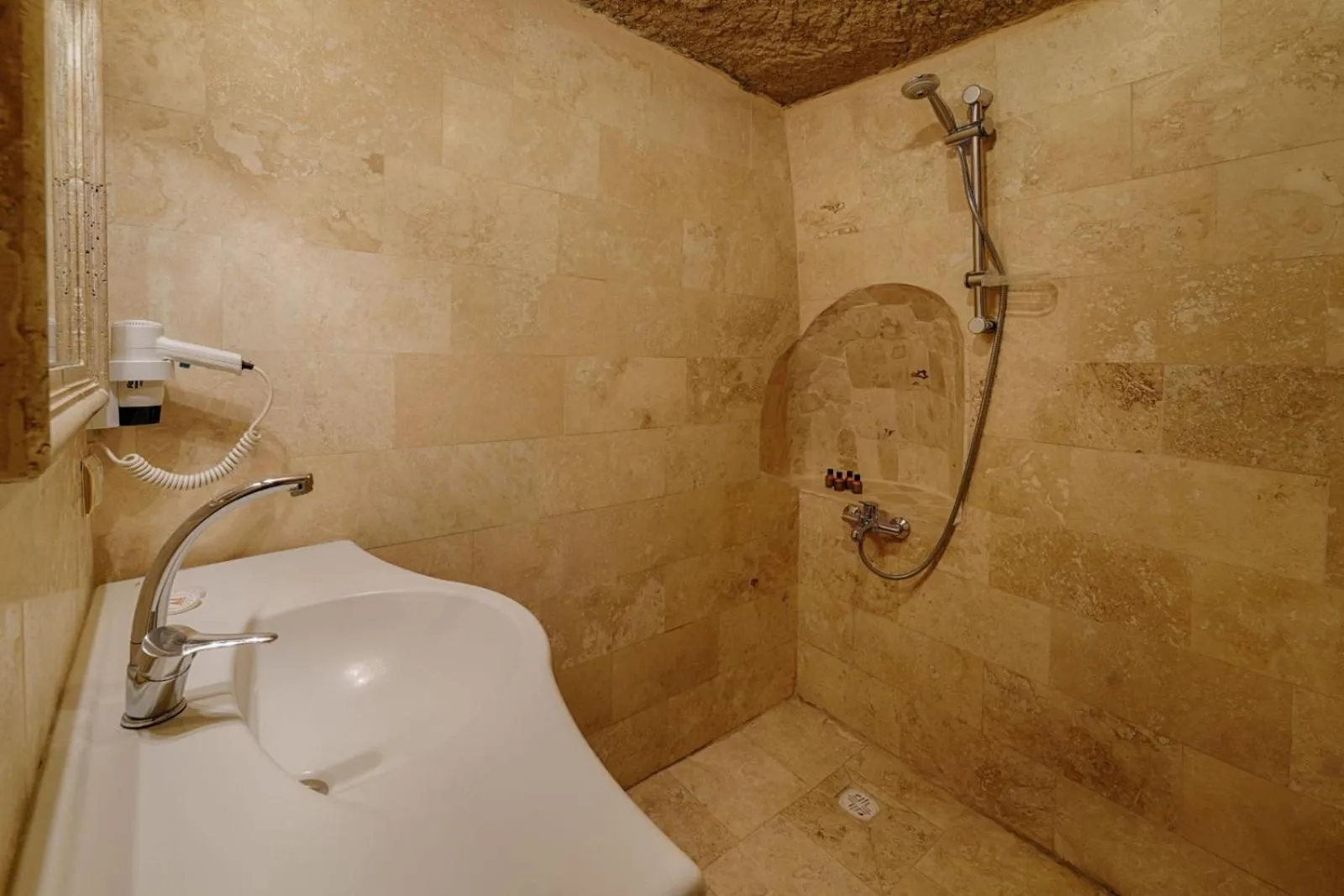 Toilet in Avlu Cave House