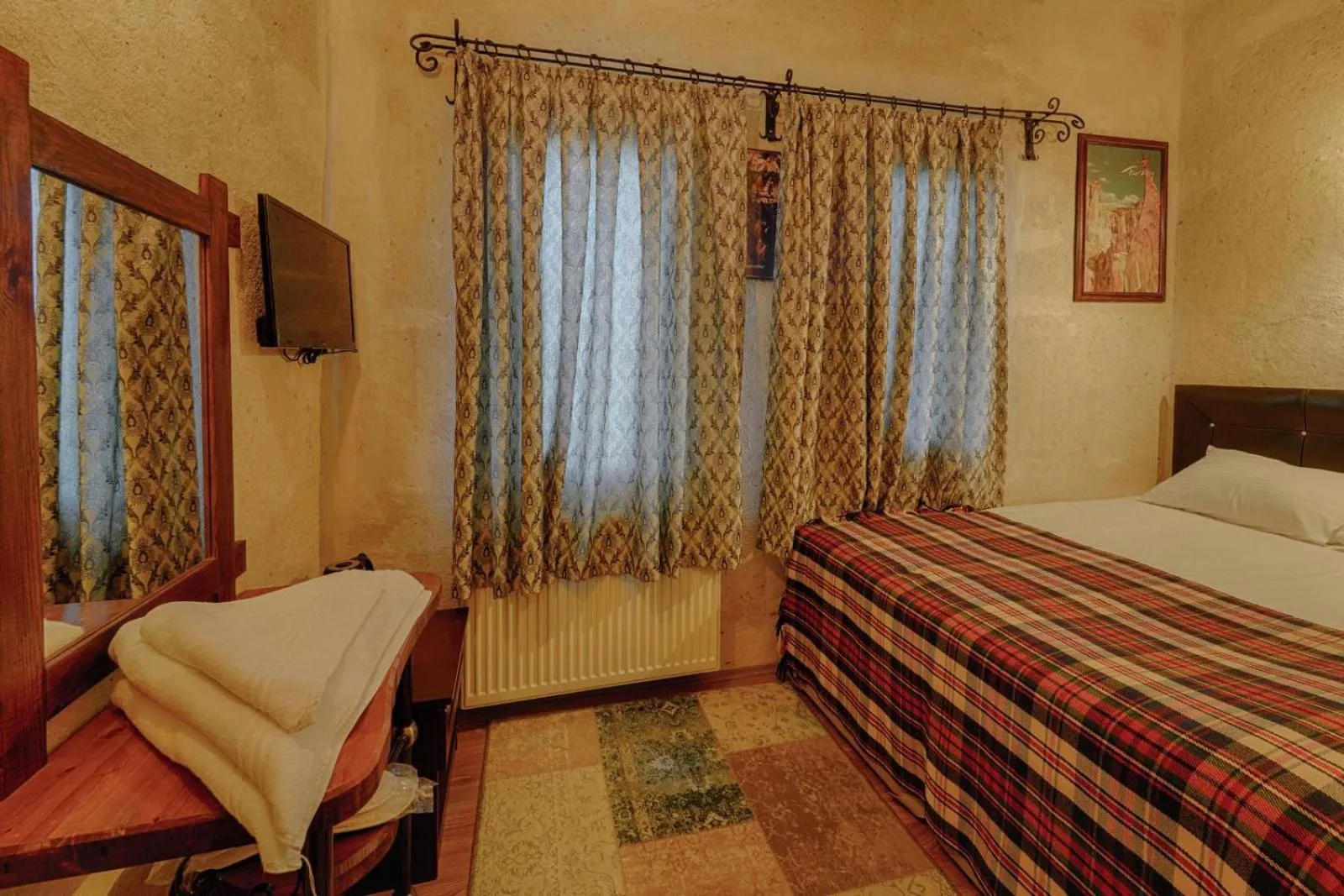 Photo of the whole room, Bed in Avlu Cave House
