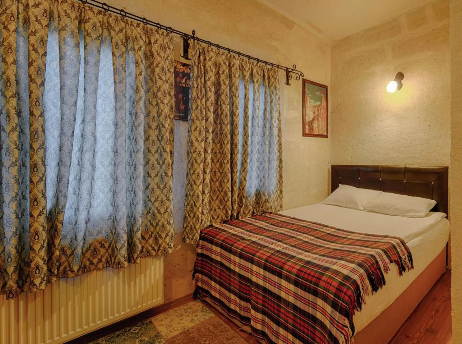 Photo of the whole room, Bed in Avlu Cave House