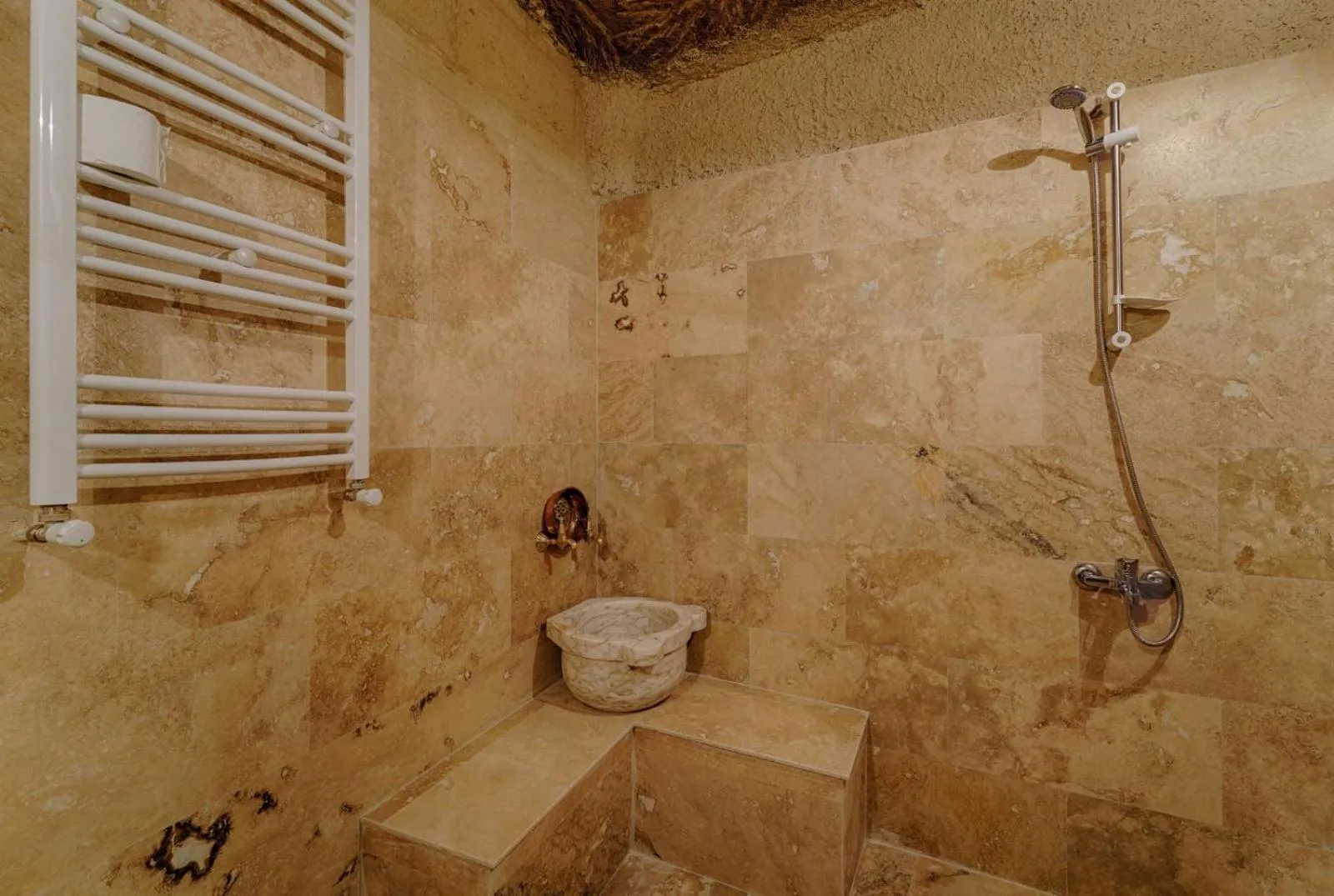 Bathroom in Avlu Cave House