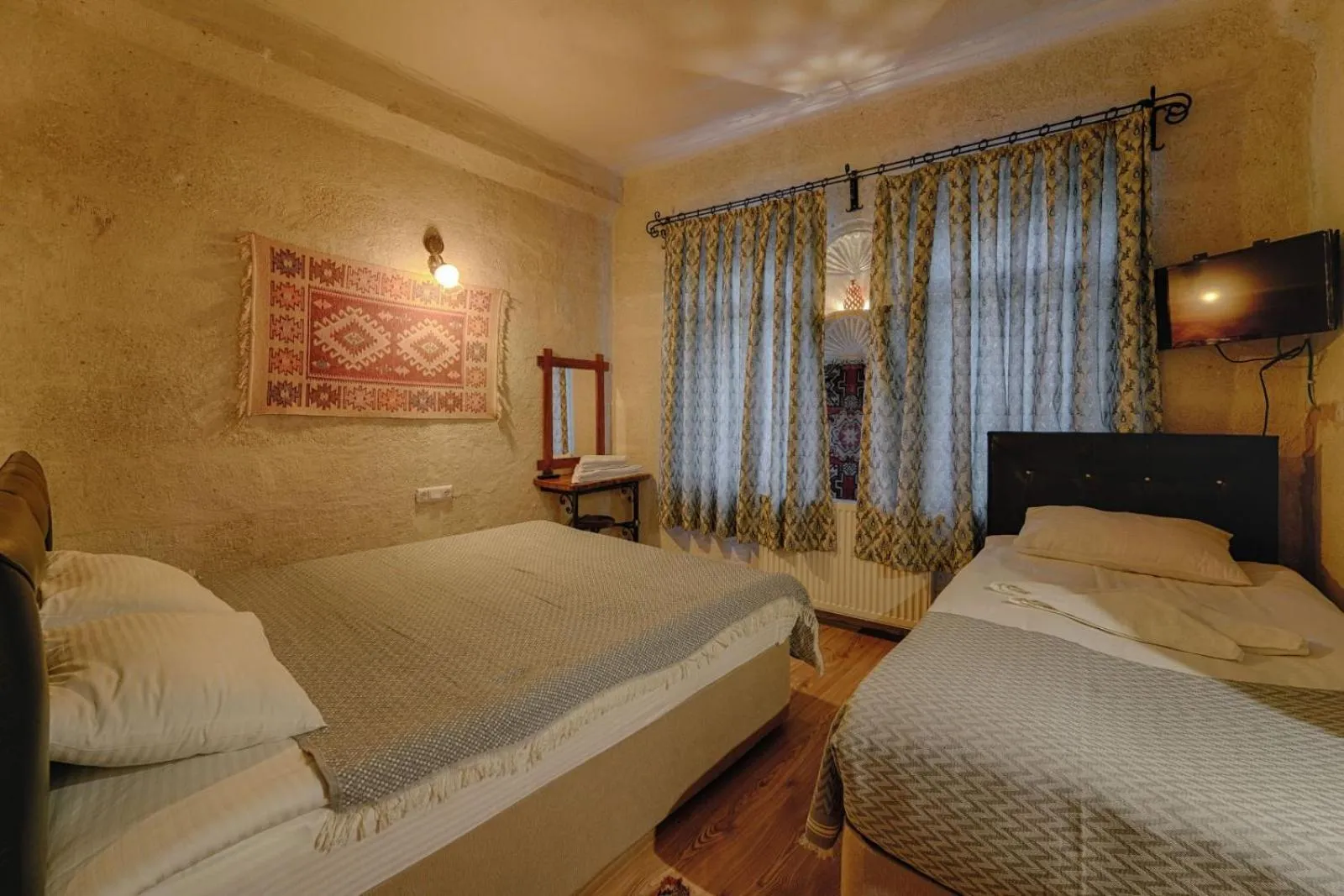 Photo of the whole room, Bed in Avlu Cave House