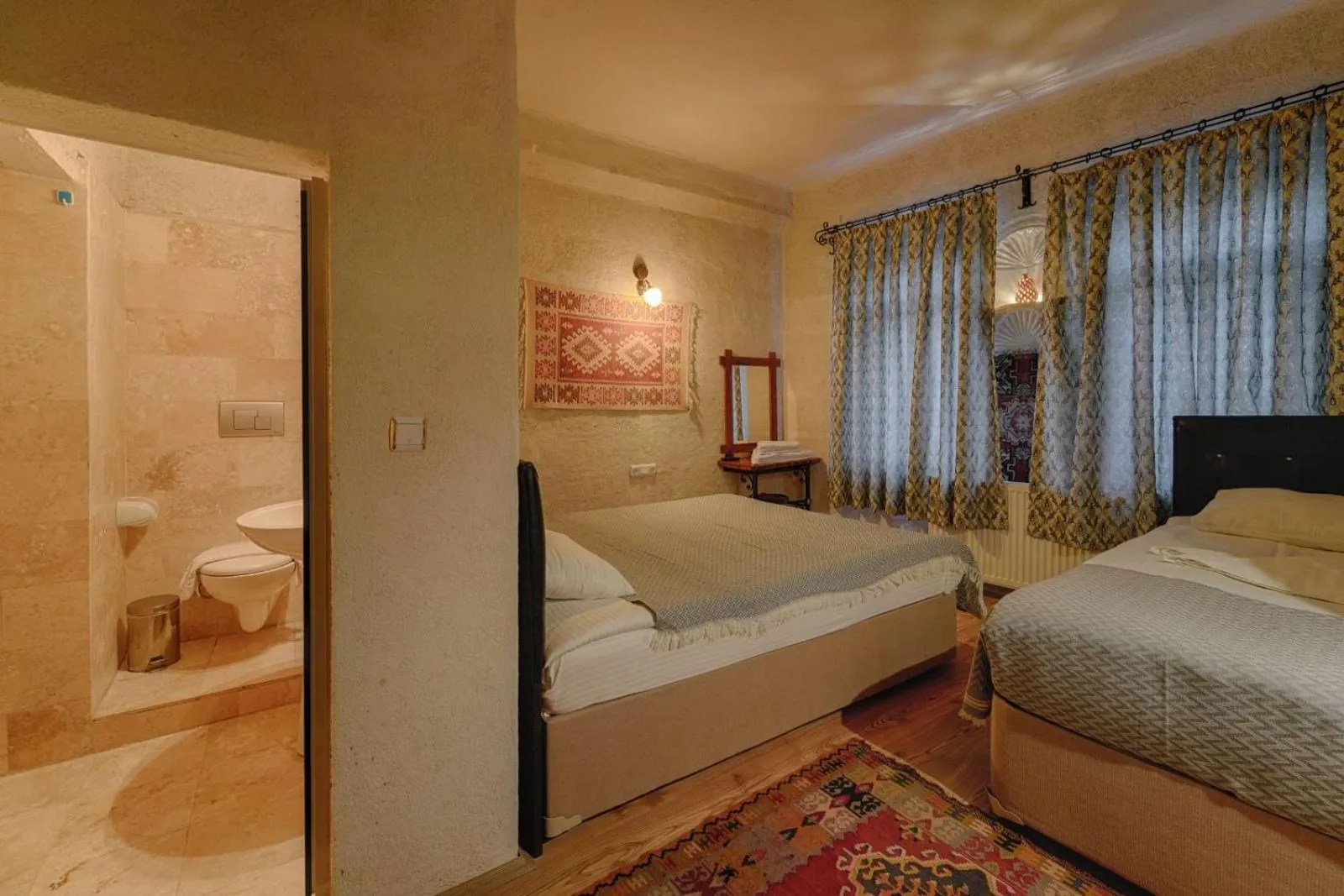 Photo of the whole room, Bed in Avlu Cave House