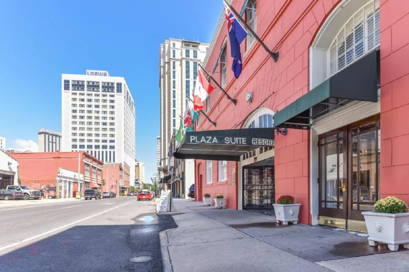 Property building in Plaza Suites Downtown New Orleans