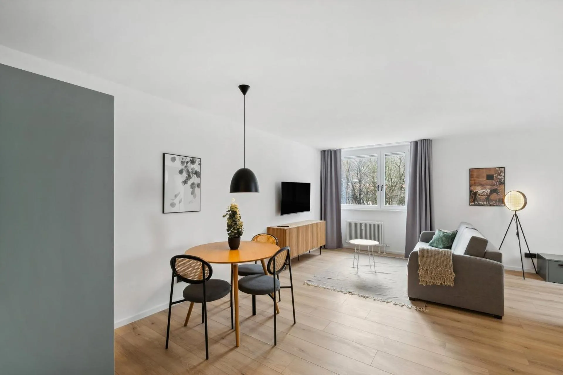 TV and multimedia in Limehome Salzburg Sterneckstr