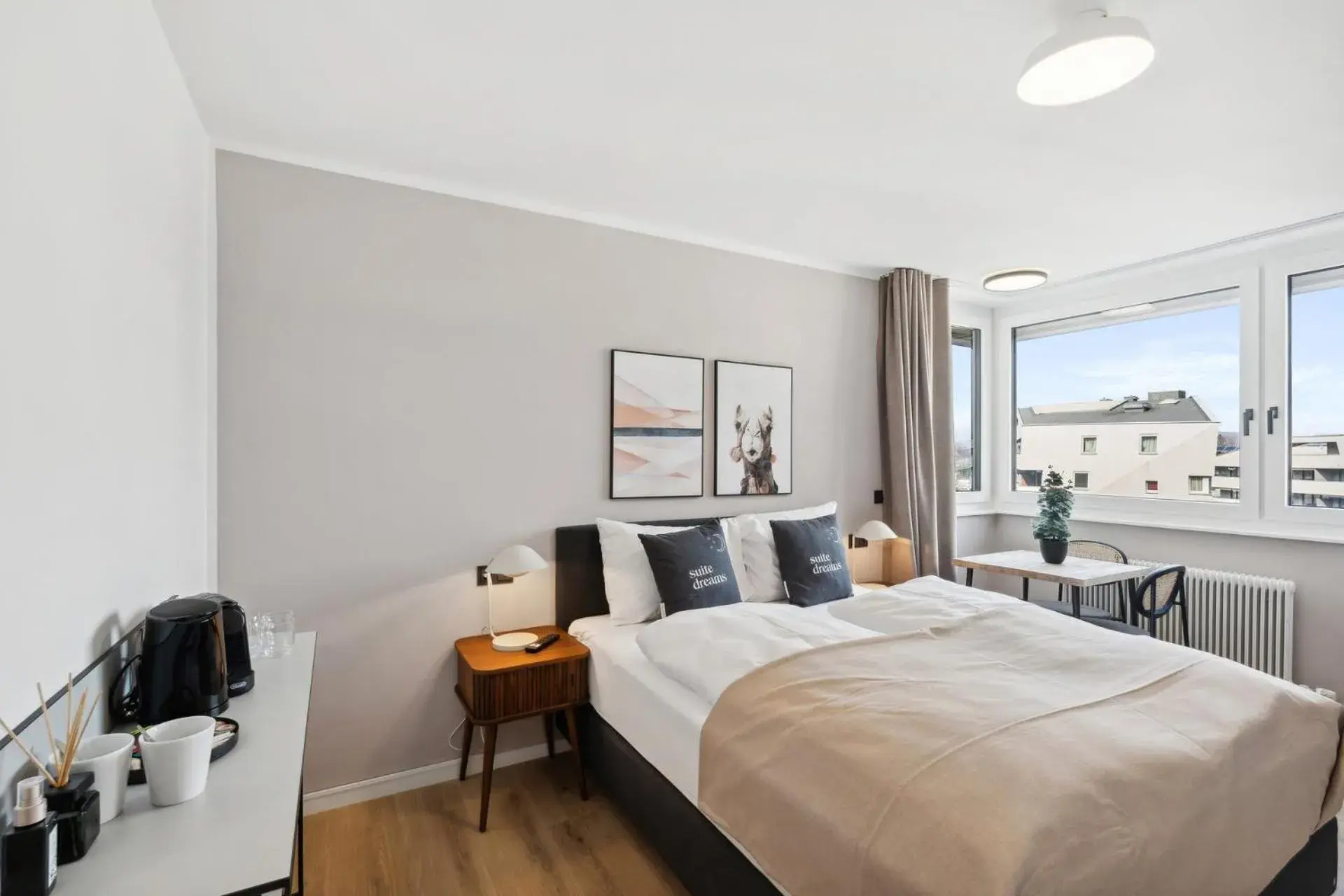 Queen Room in Limehome Salzburg Sterneckstr Queen Room in Limehome Salzburg Sterneckstr