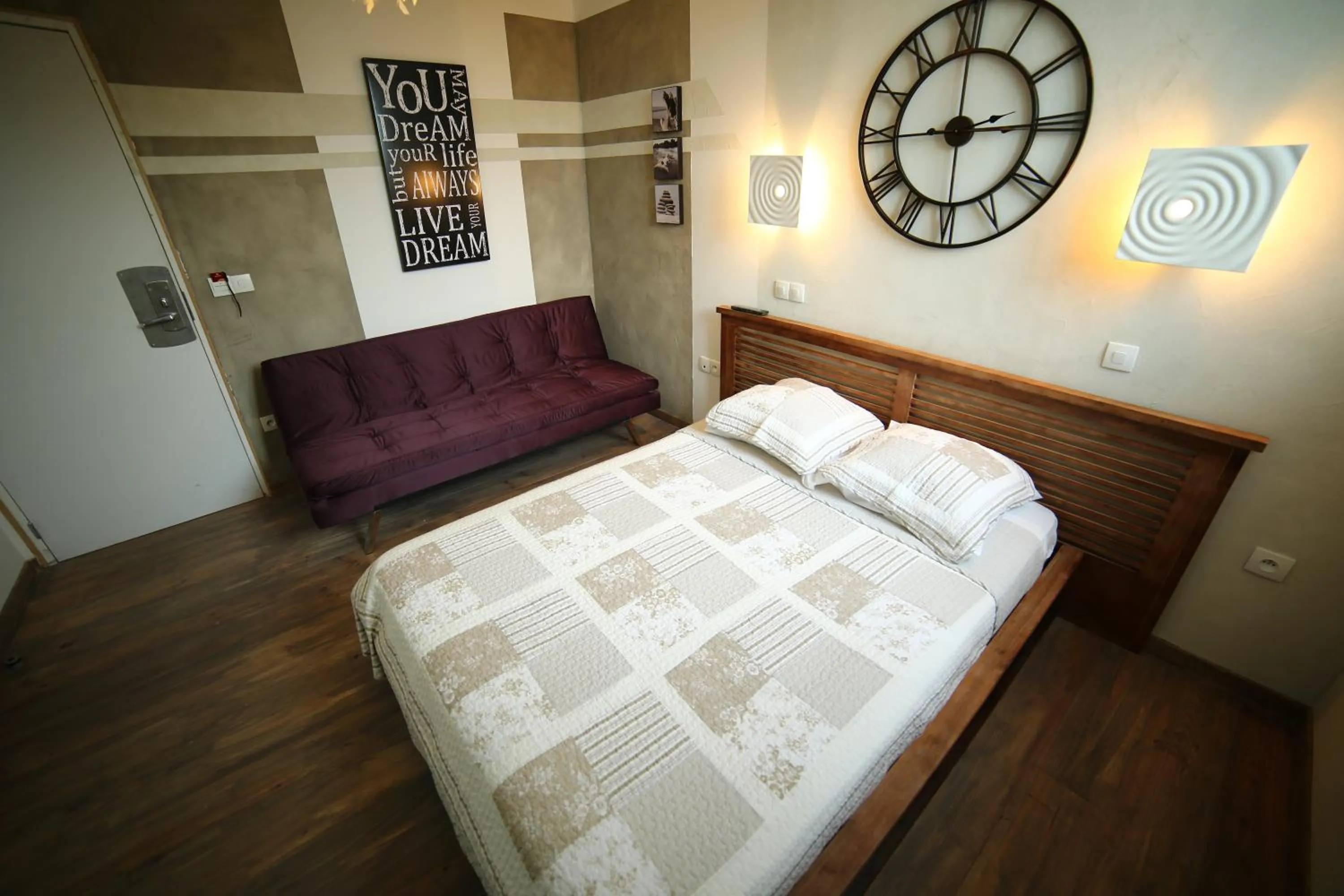 Photo of the whole room in Hôtel de France