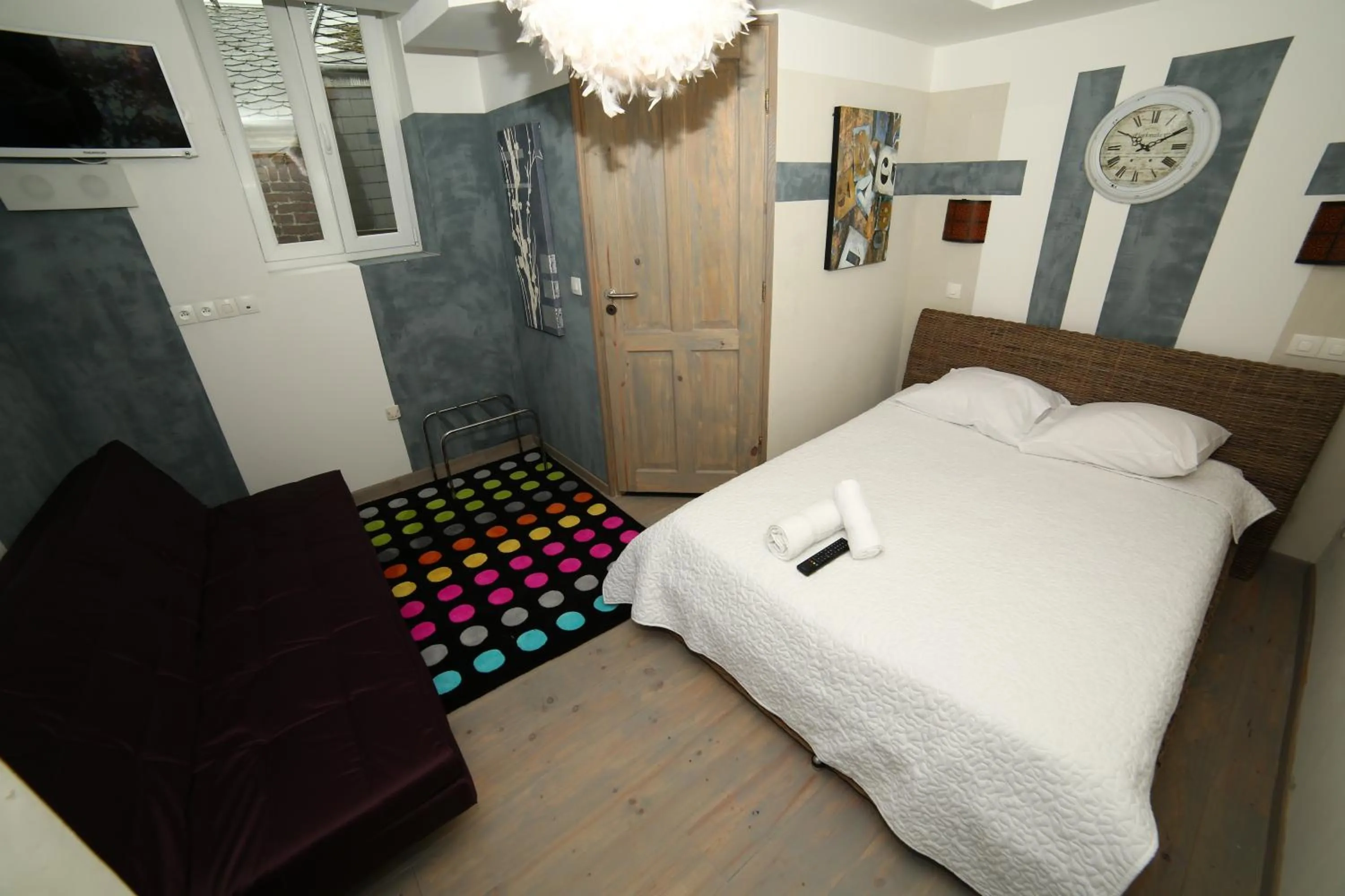 Bed in Hôtel de France