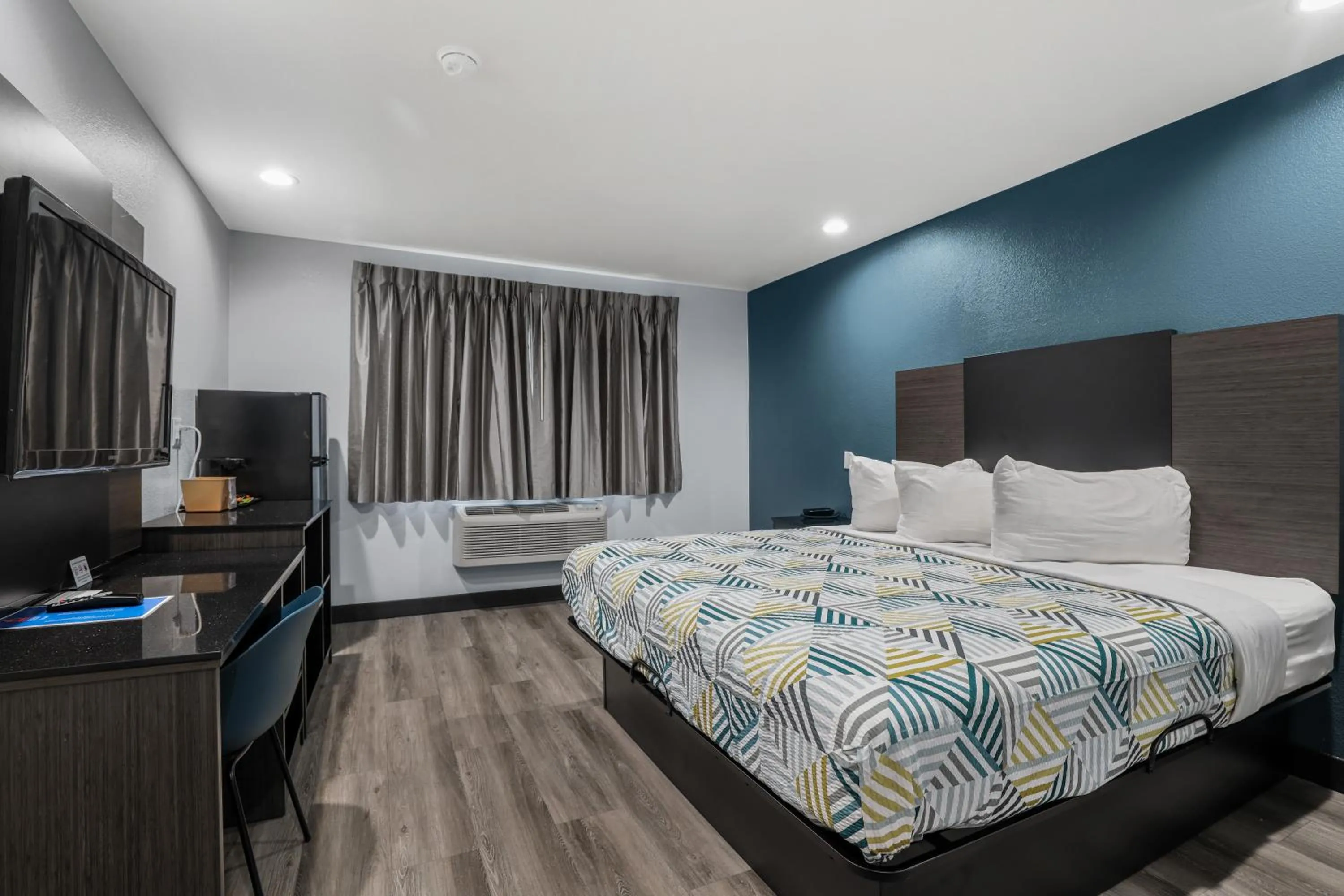 Bed in Studio 6 Suites Perris, CA