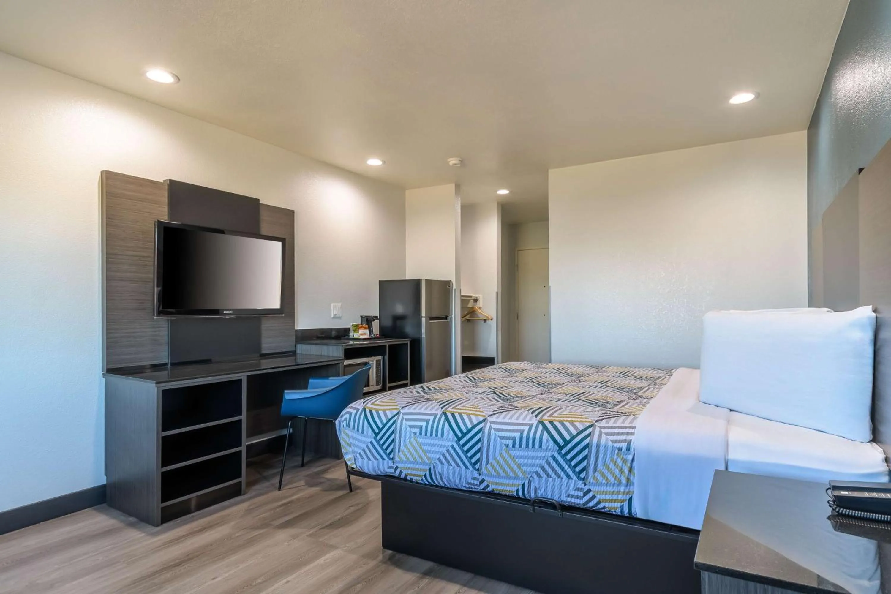 Bedroom, Bed in Studio 6 Suites Perris, CA