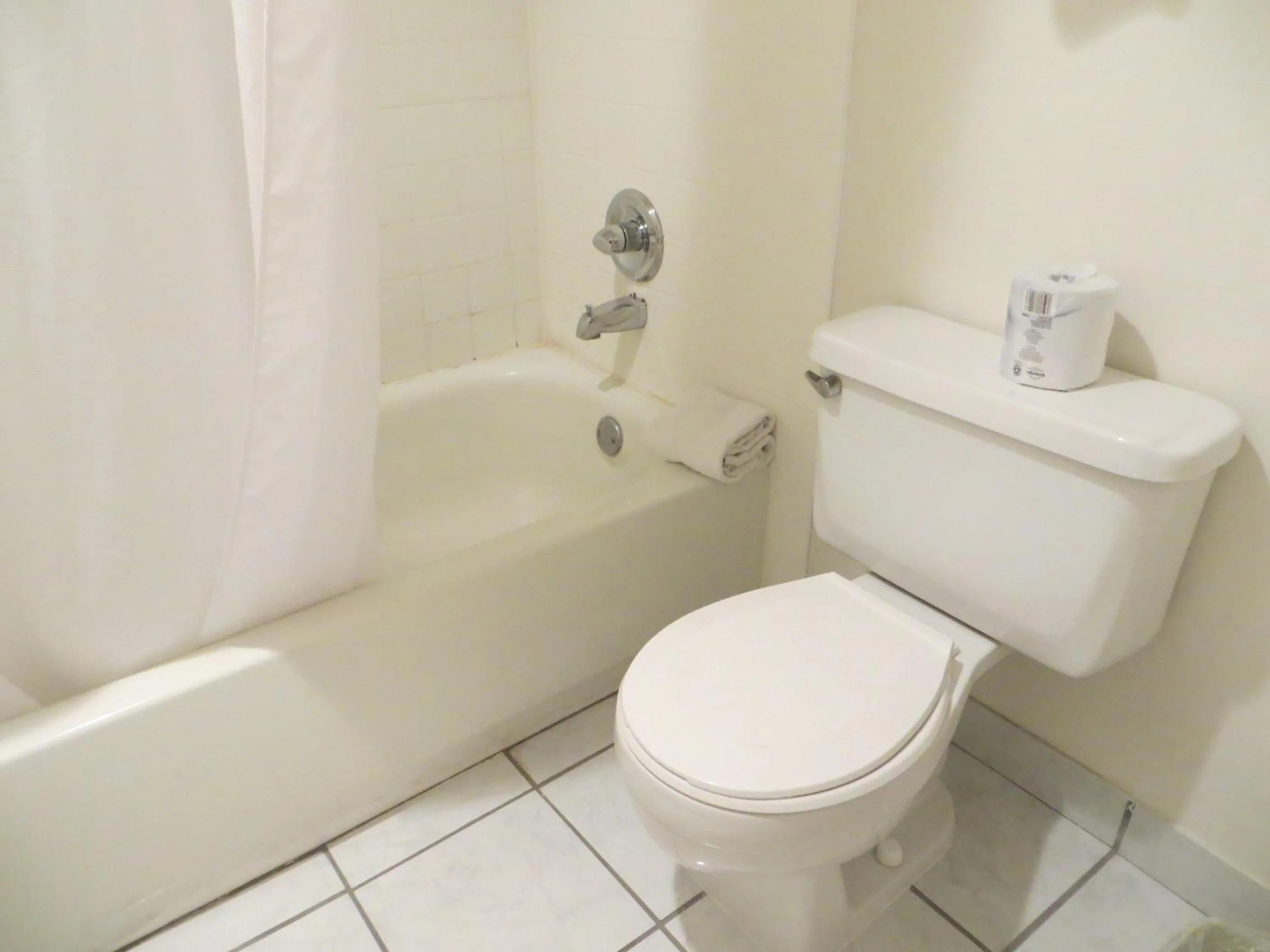 Toilet in Days Inn by Wyndham Cave City