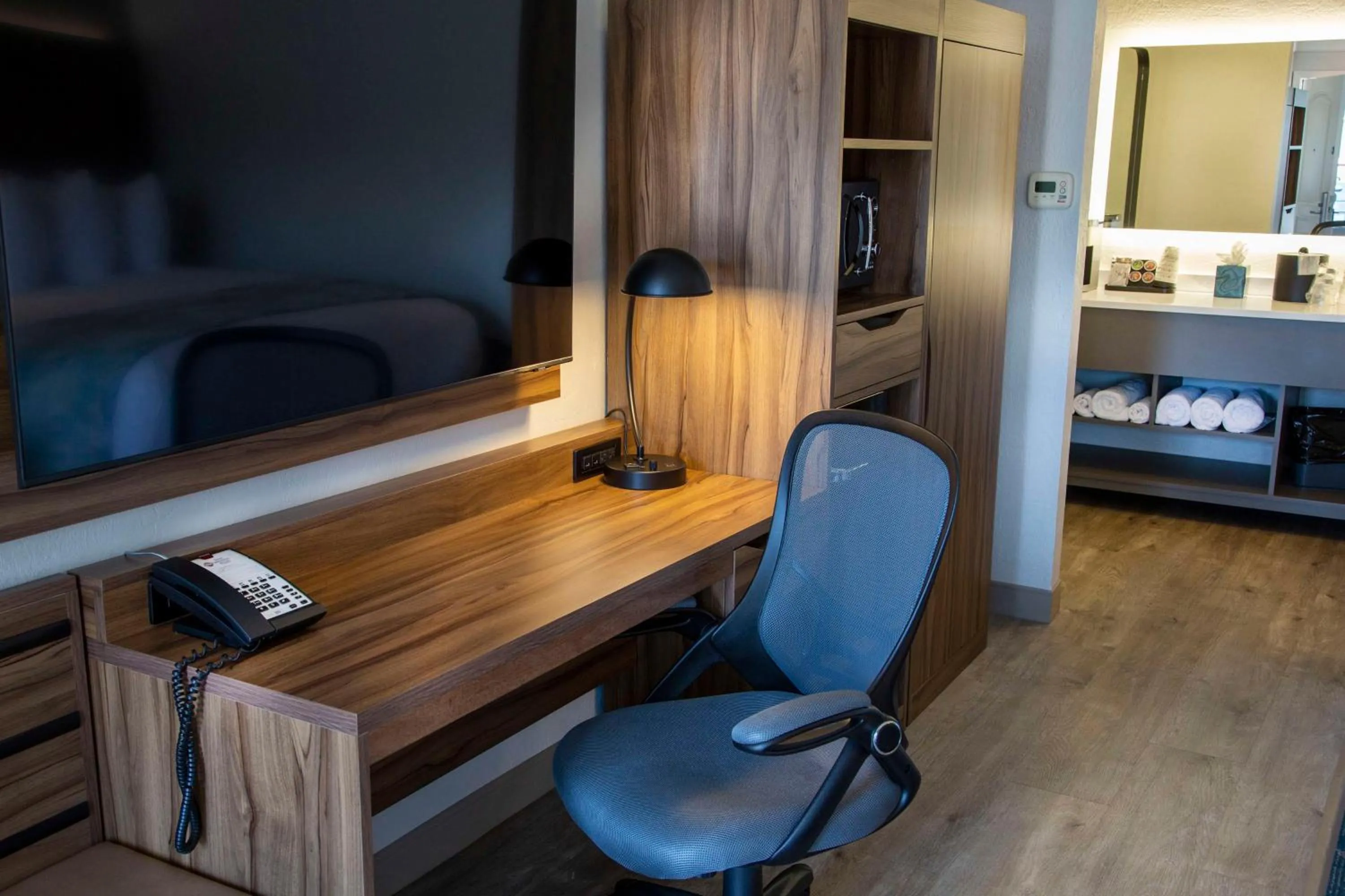 Bedroom in Best Western Plus Humboldt Bay Inn