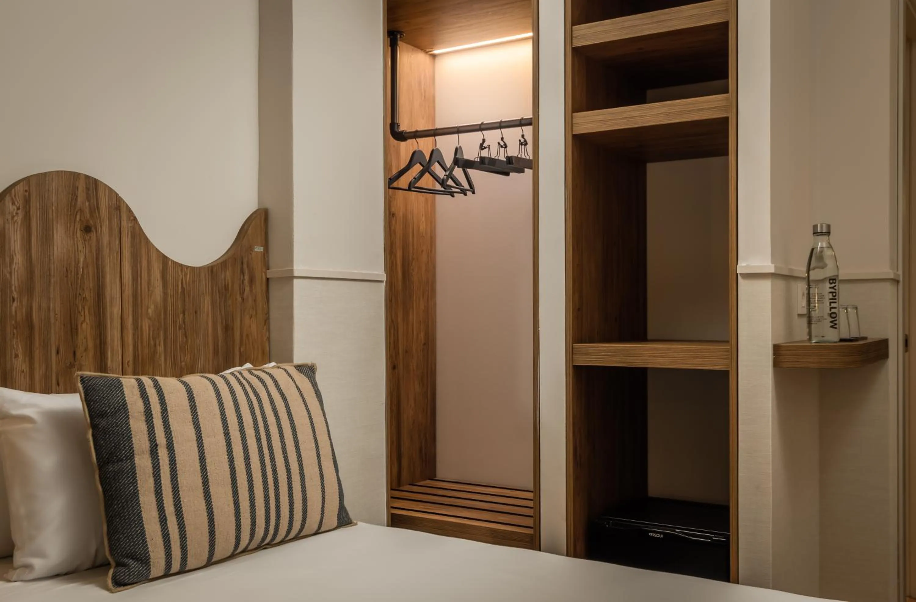 Bed in BYPILLOW Paseo