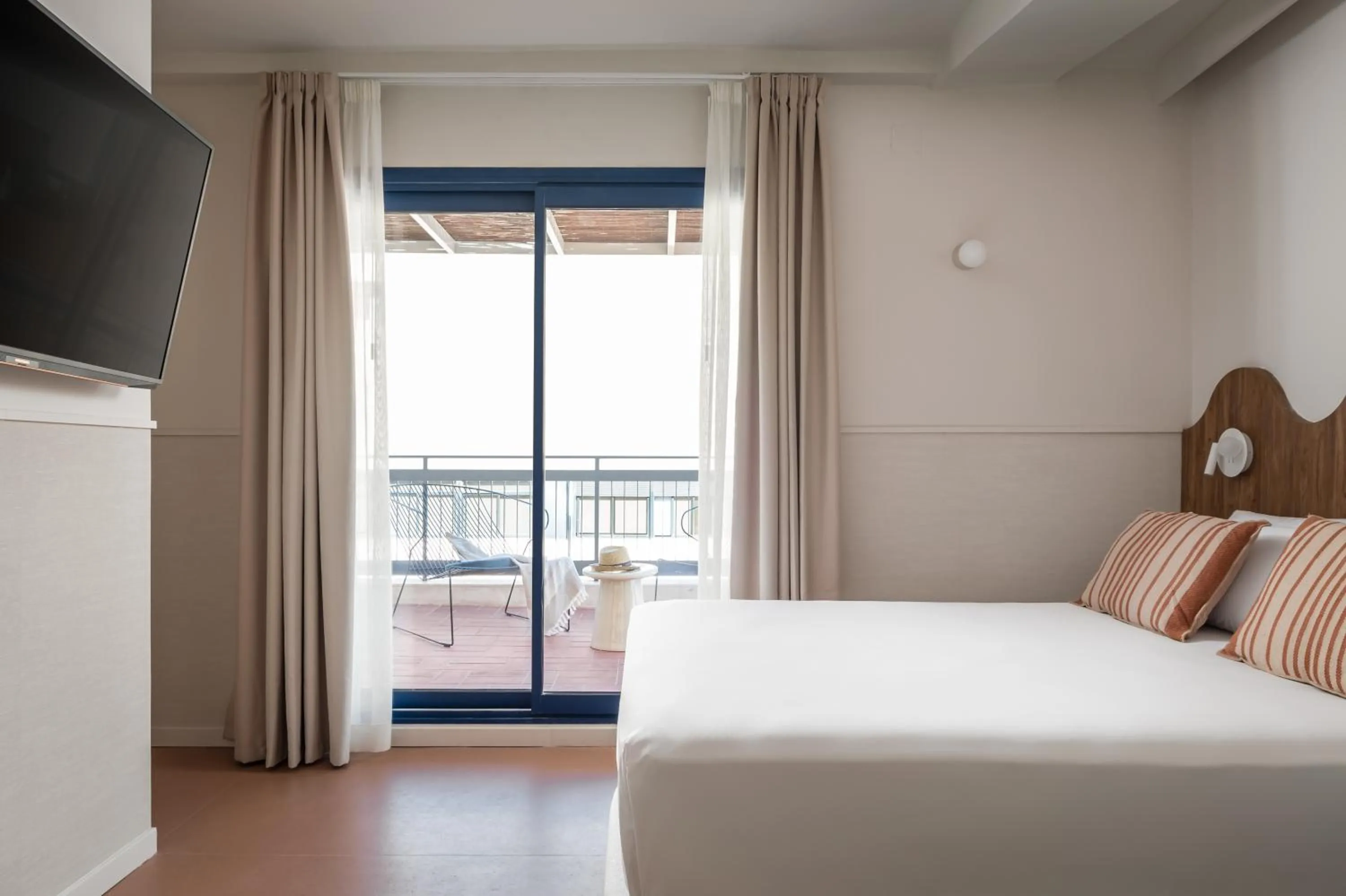 Bed in BYPILLOW Paseo