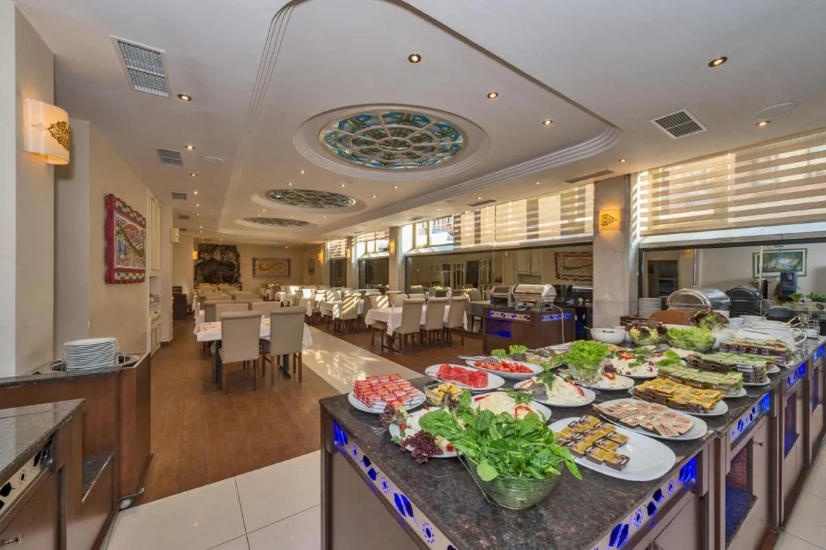 Restaurant/places to eat in Green Anka Hotel