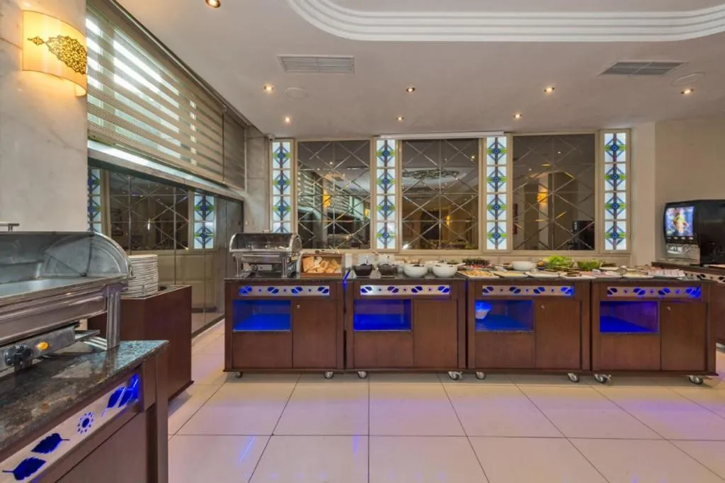 Restaurant/places to eat in Green Anka Hotel