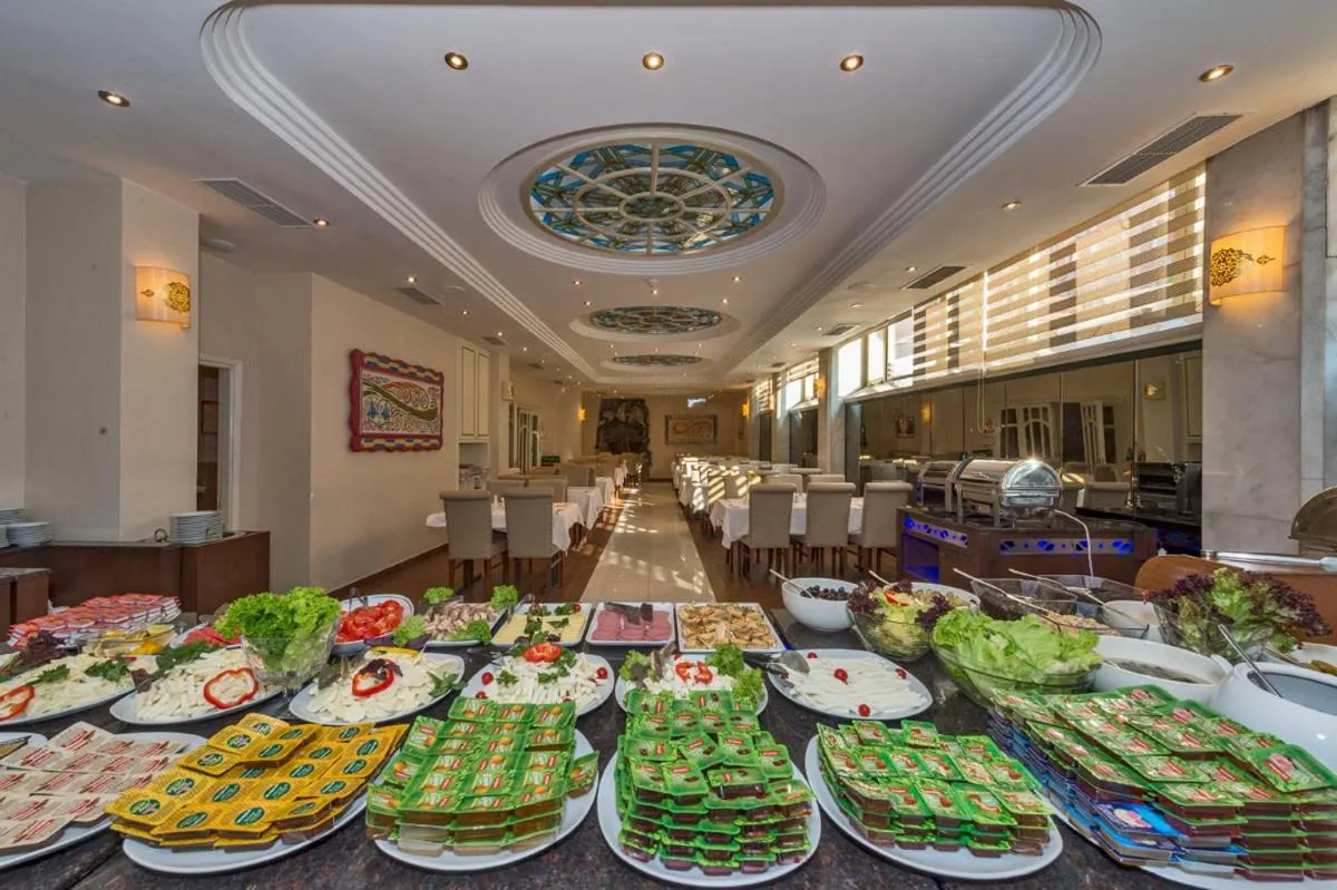 Restaurant/places to eat in Green Anka Hotel