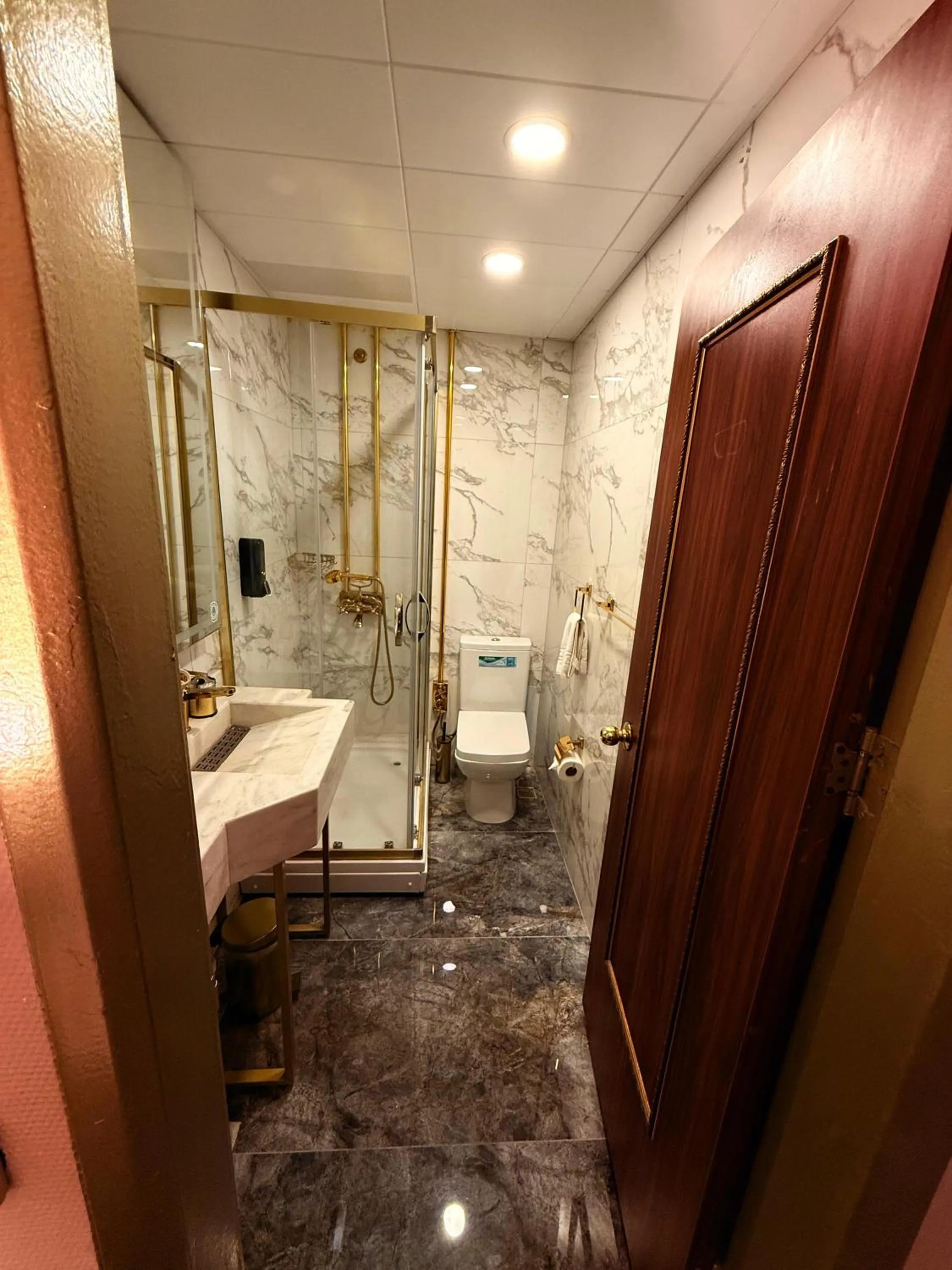 Bathroom in Green Anka Hotel