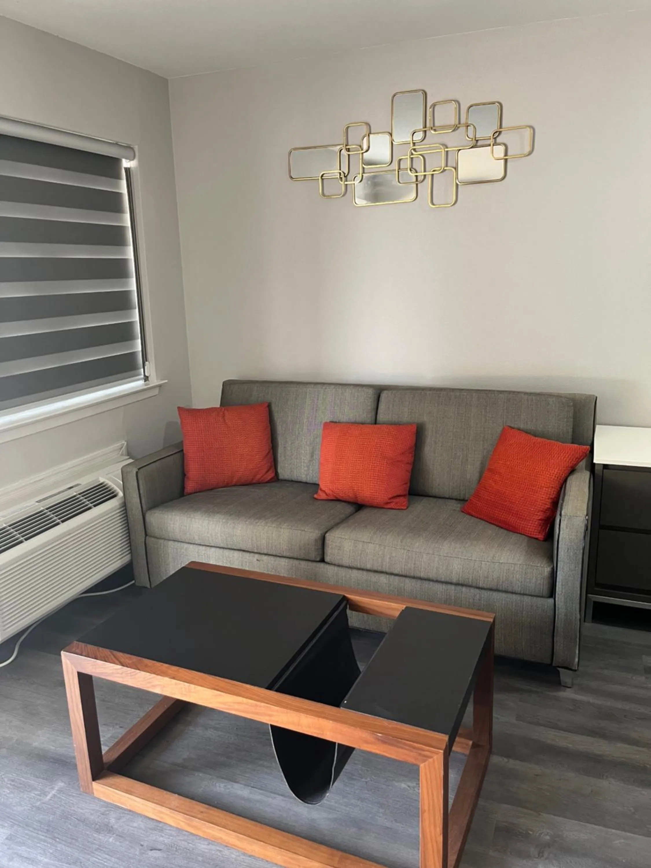 Seating area in Inn of Uvalde